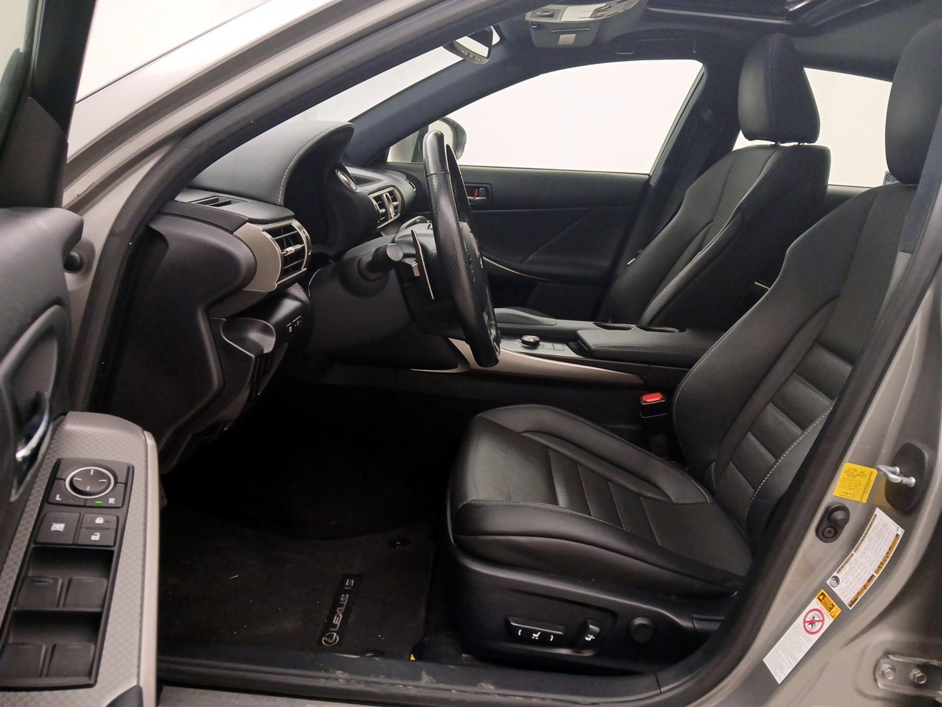 Thumbnail: 2016 Lexus IS - 11