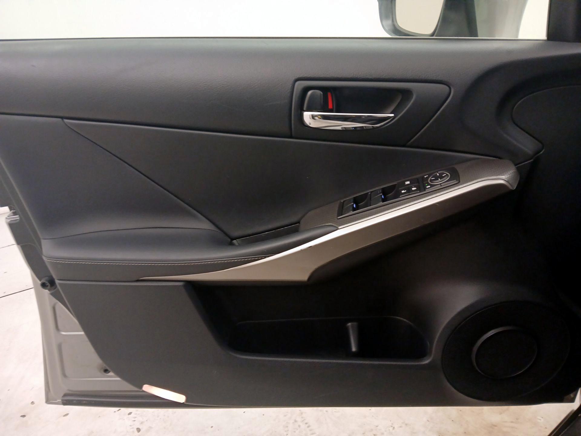 Thumbnail: 2016 Lexus IS - 12