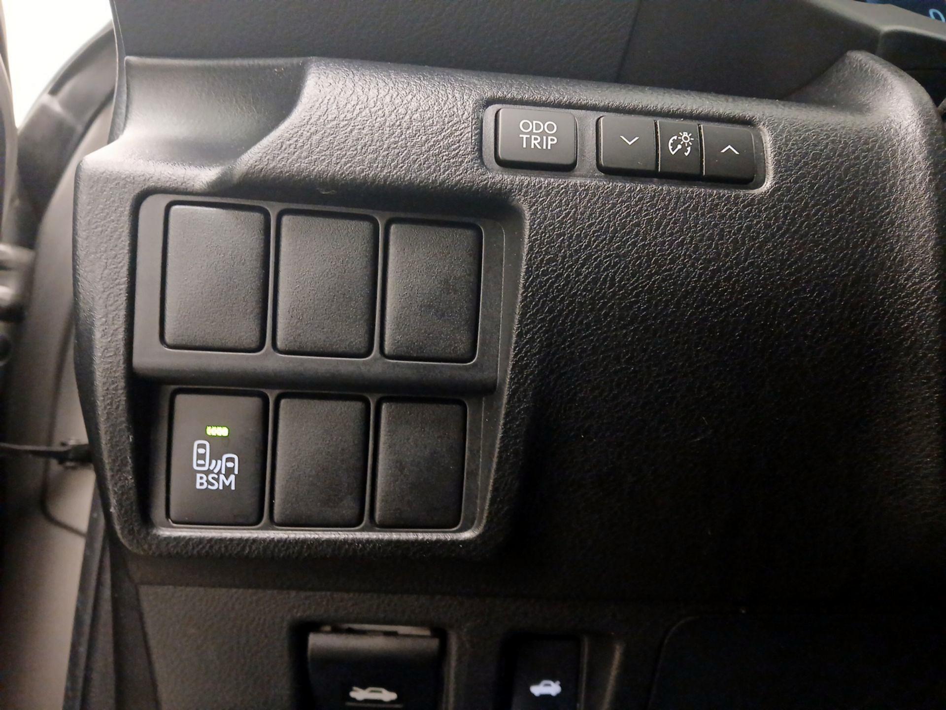 Thumbnail: 2016 Lexus IS - 13