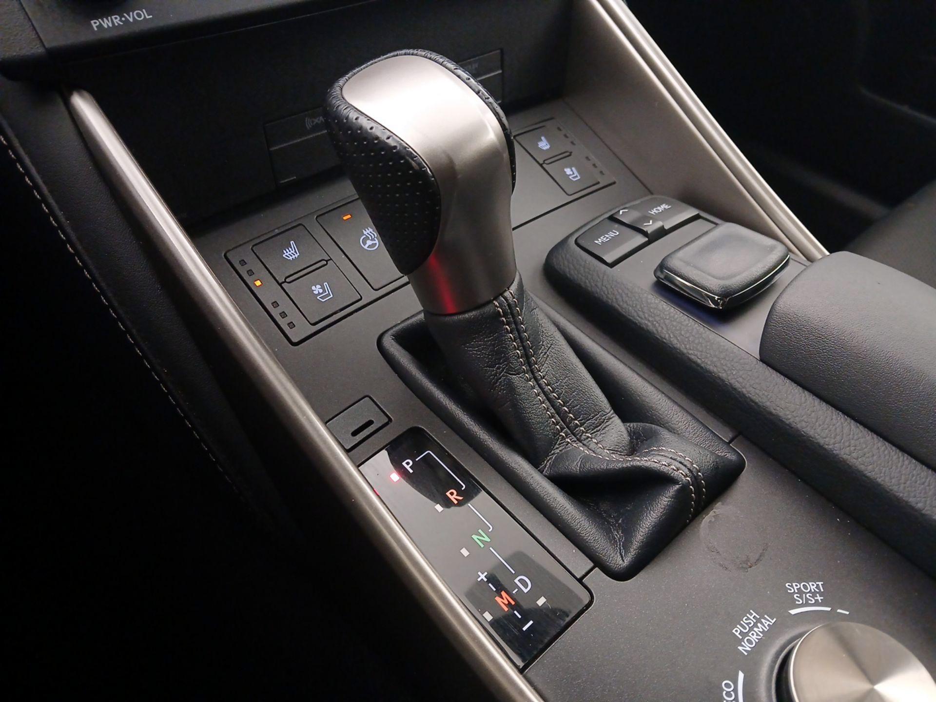 Thumbnail: 2016 Lexus IS - 18