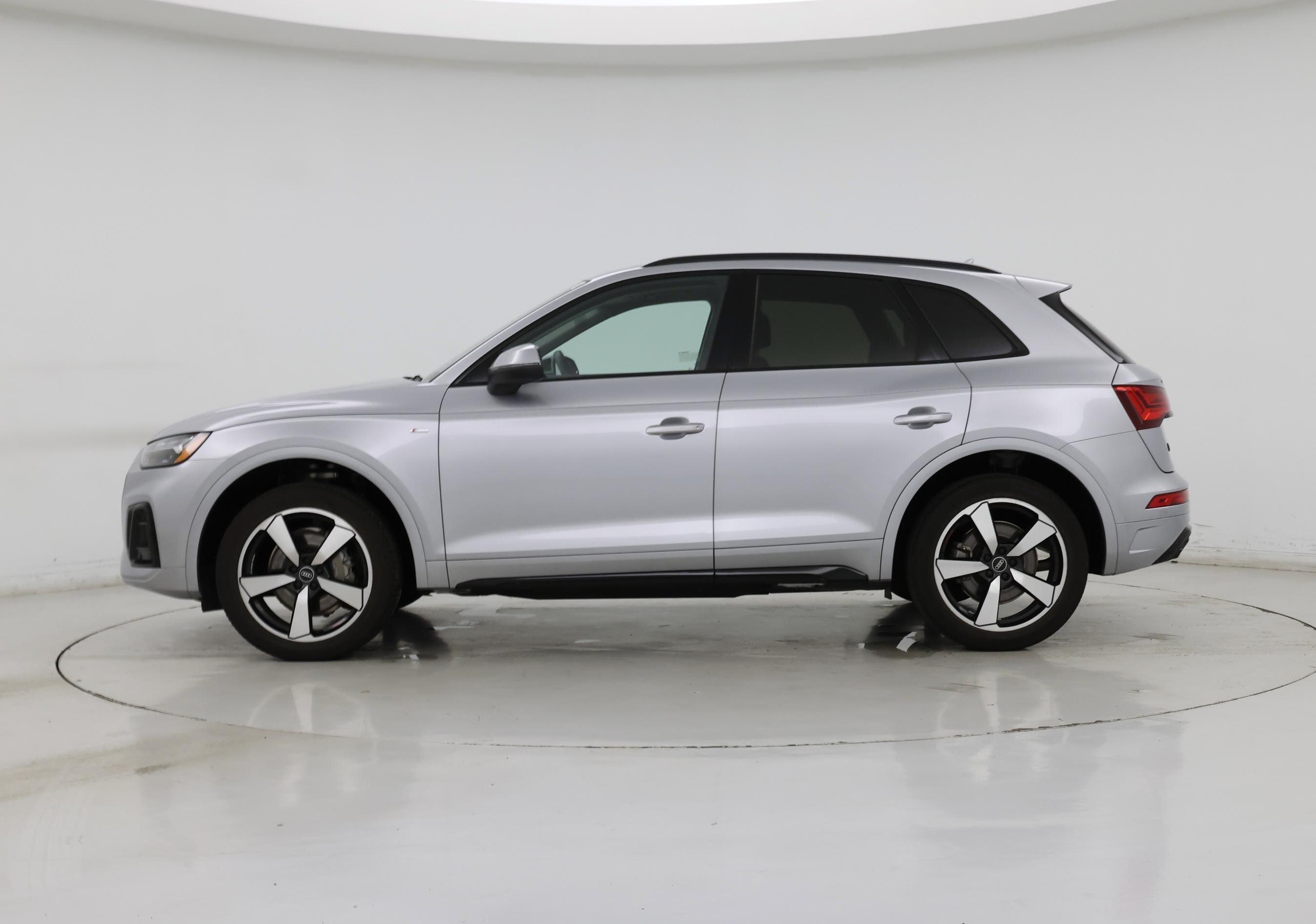 Thumbnail: 2023 Audi Q5 - 3