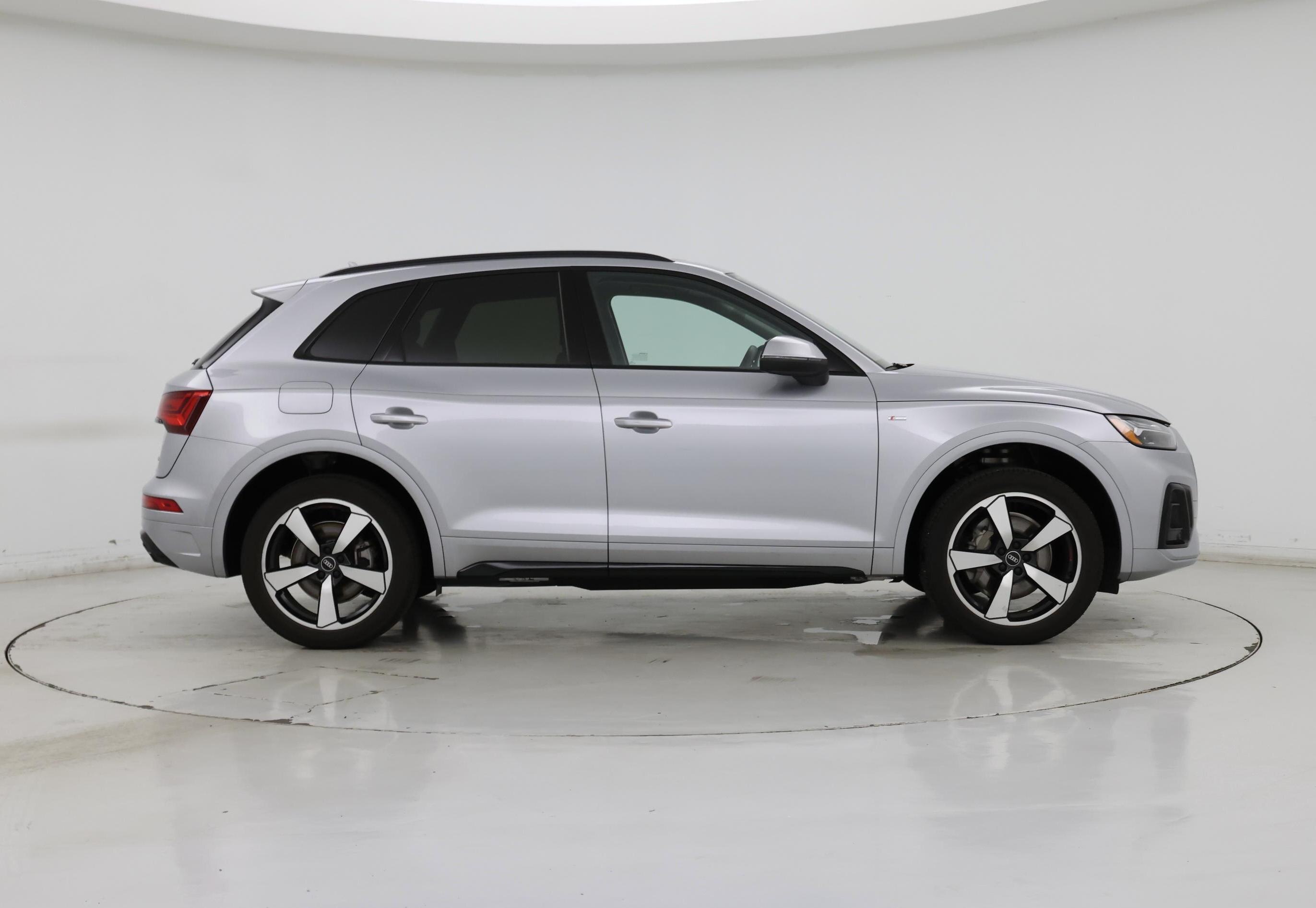 Thumbnail: 2023 Audi Q5 - 7