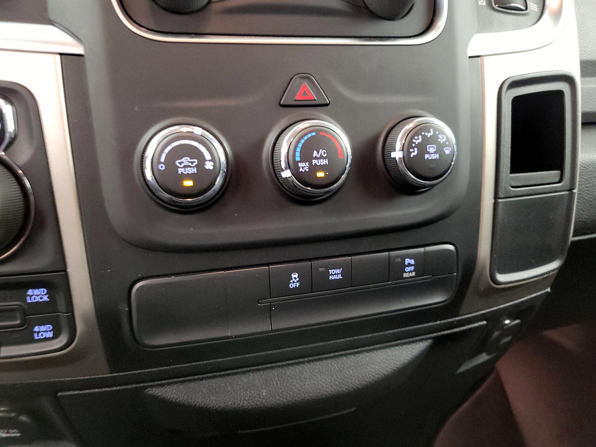 Thumbnail: 2019 RAM 1500 Classic - 16