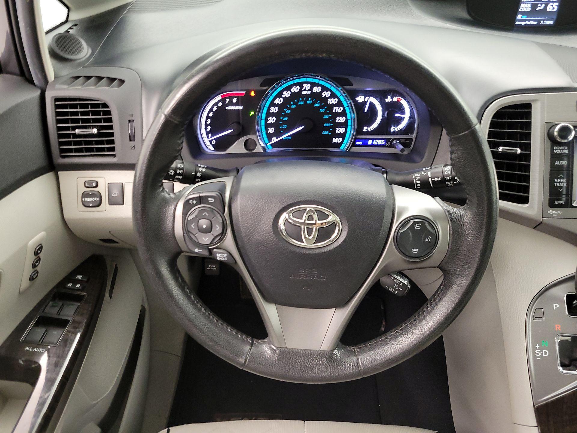 Thumbnail: 2013 Toyota Venza - 10