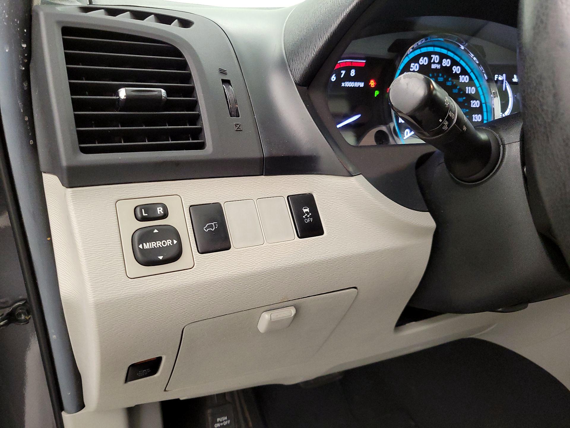 Thumbnail: 2013 Toyota Venza - 13
