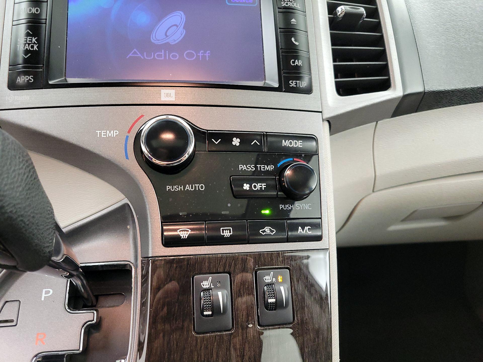 Thumbnail: 2013 Toyota Venza - 16