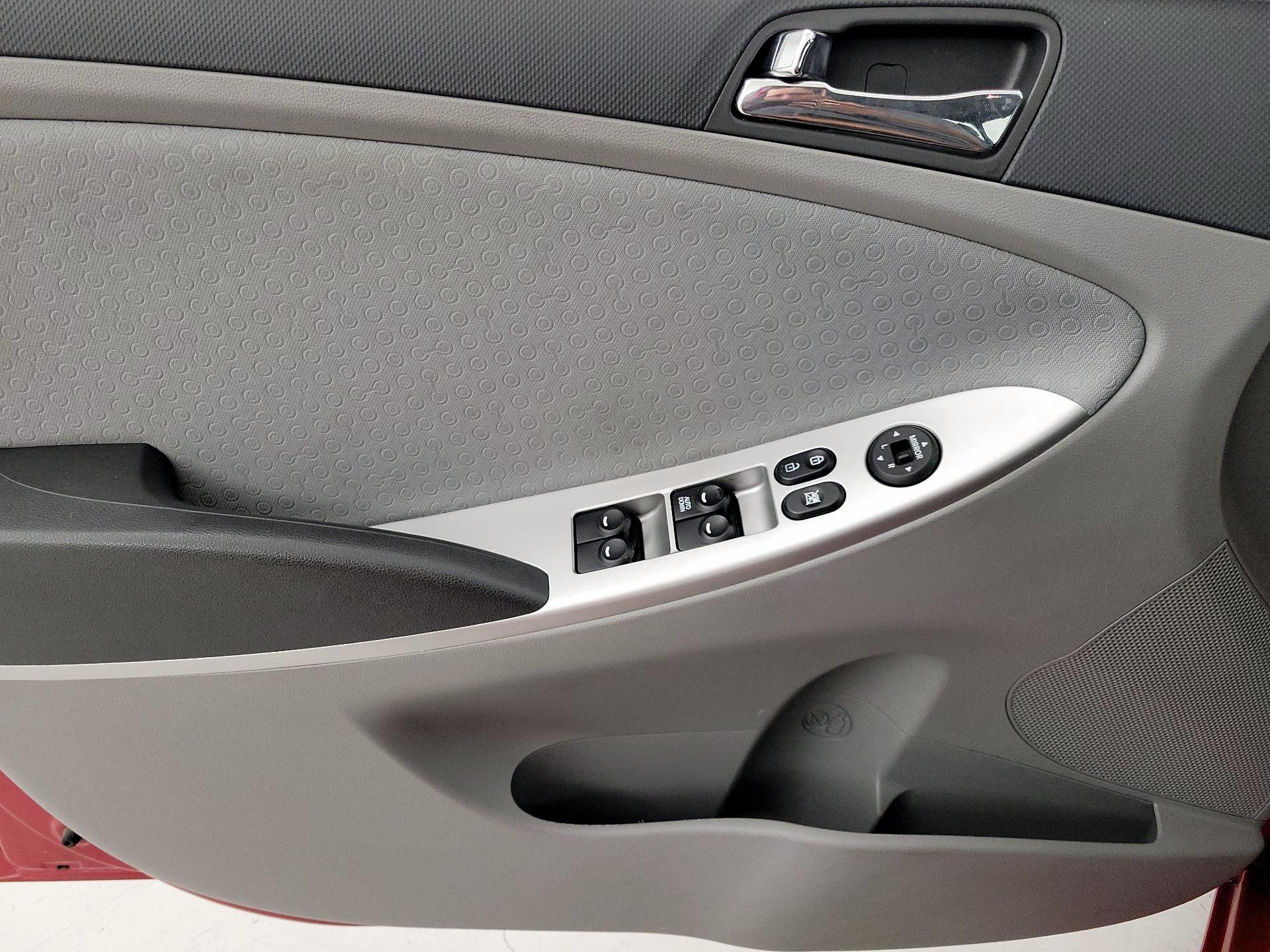 Thumbnail: 2013 Hyundai Accent - 12