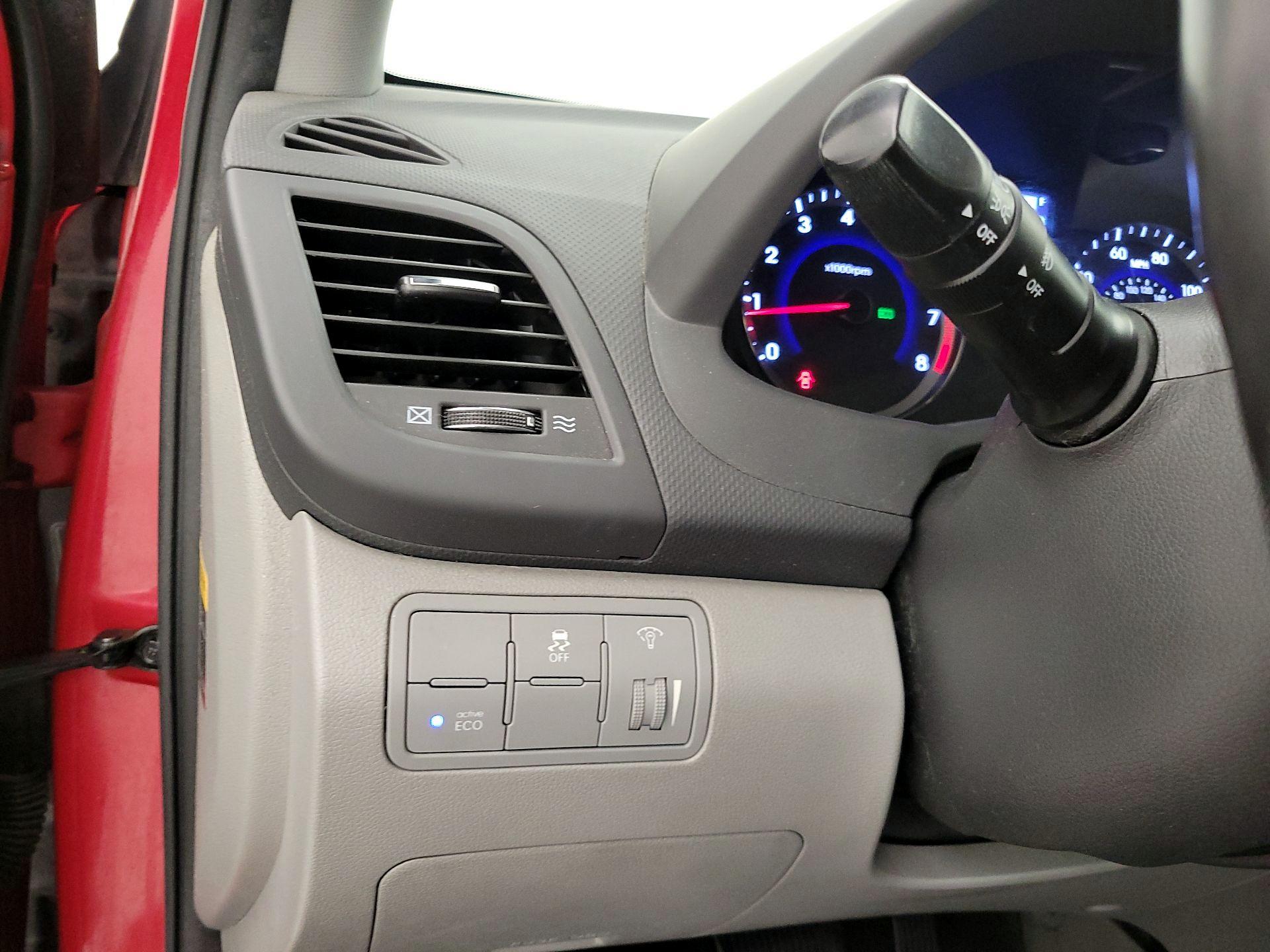 Thumbnail: 2013 Hyundai Accent - 13