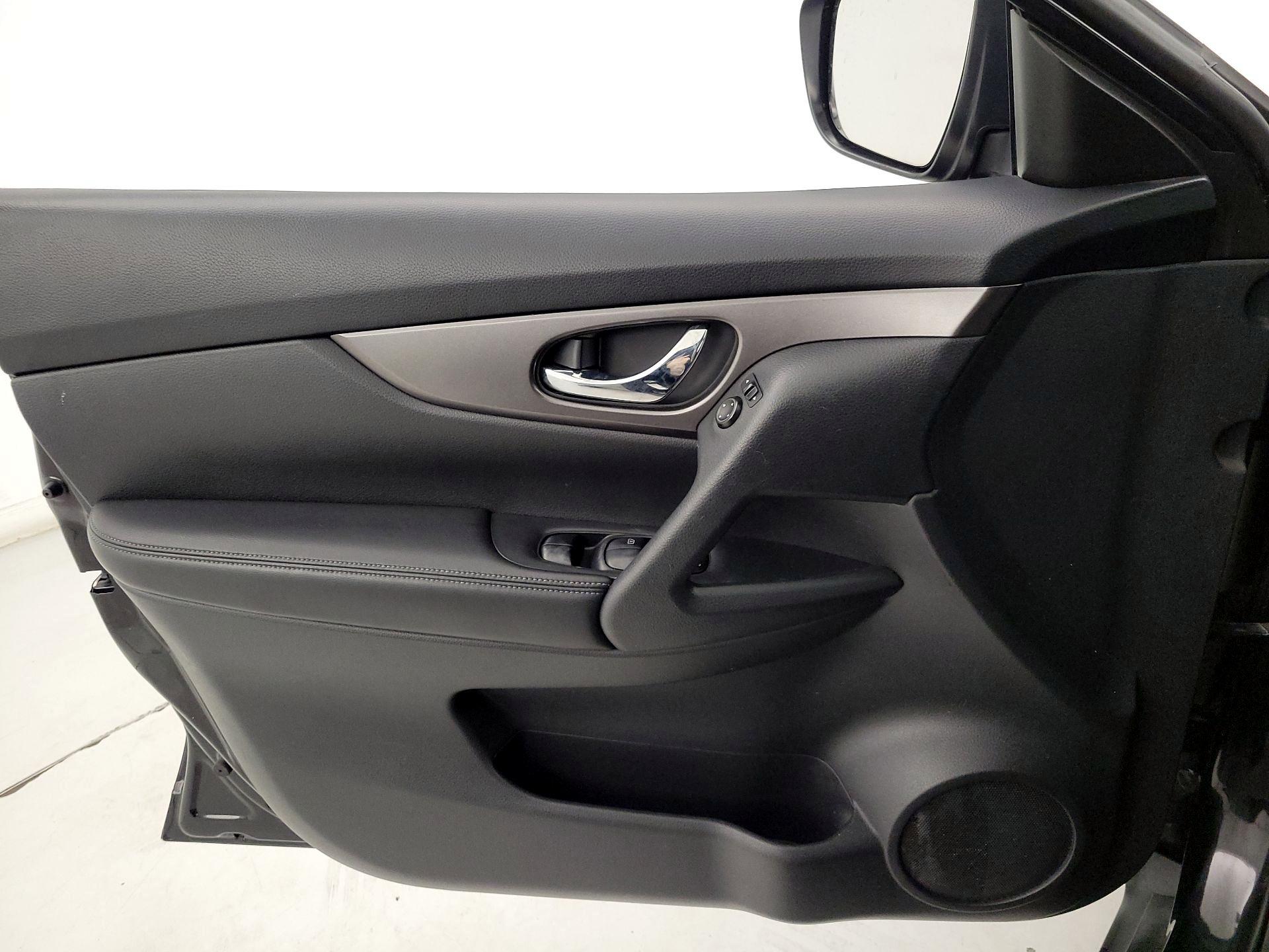 Thumbnail: 2015 Nissan Rogue - 12