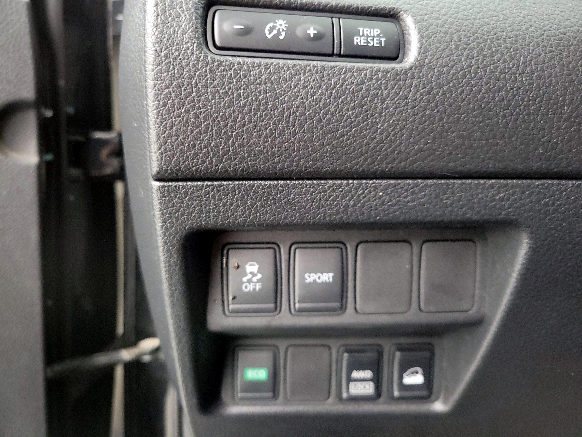 Thumbnail: 2015 Nissan Rogue - 13