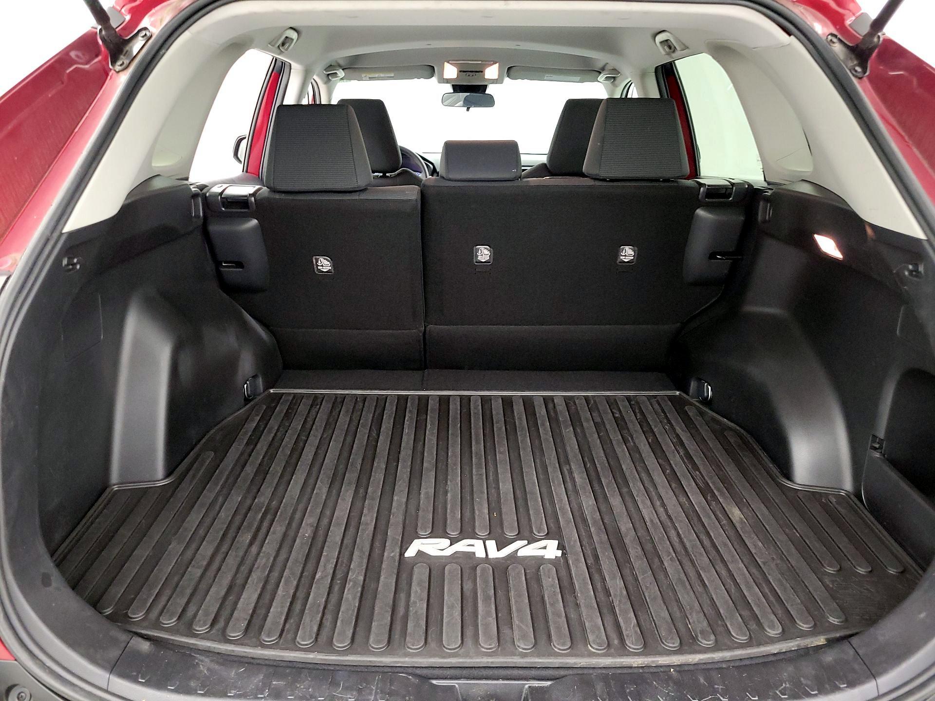 Thumbnail: 2020 Toyota RAV4 - 20