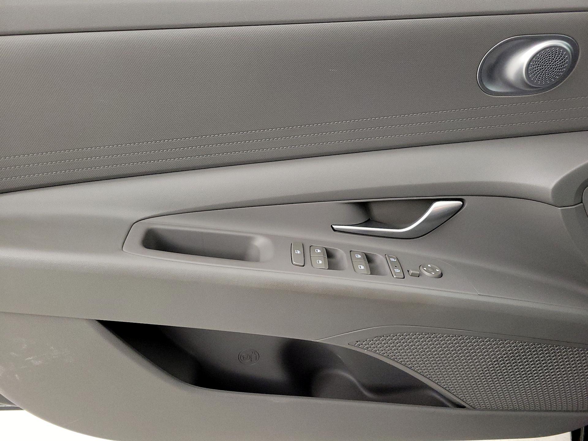 Thumbnail: 2021 Hyundai Elantra - 12