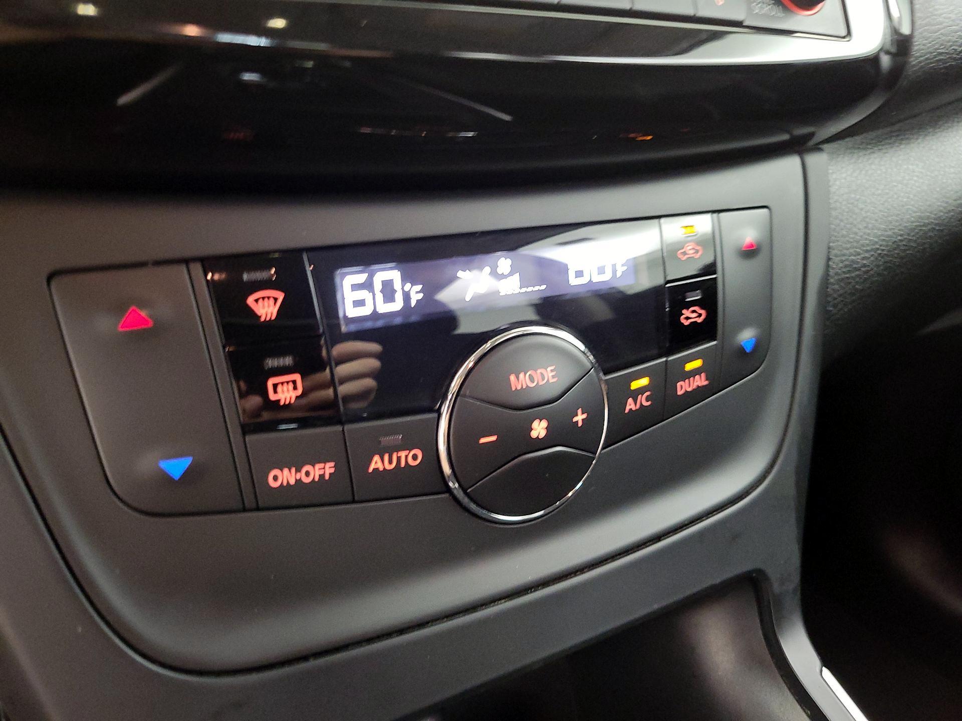 Thumbnail: 2018 Nissan Sentra - 16