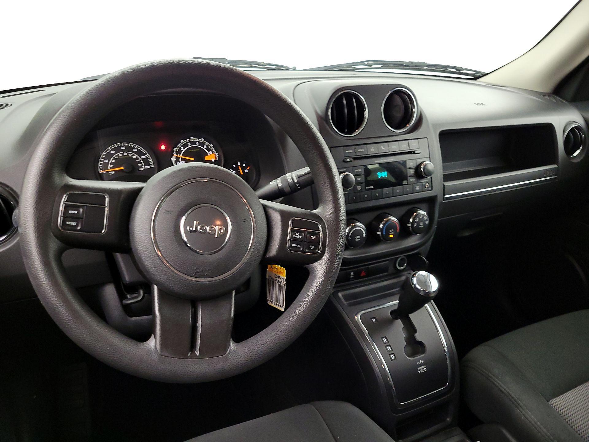 Thumbnail: 2015 Jeep Patriot - 9