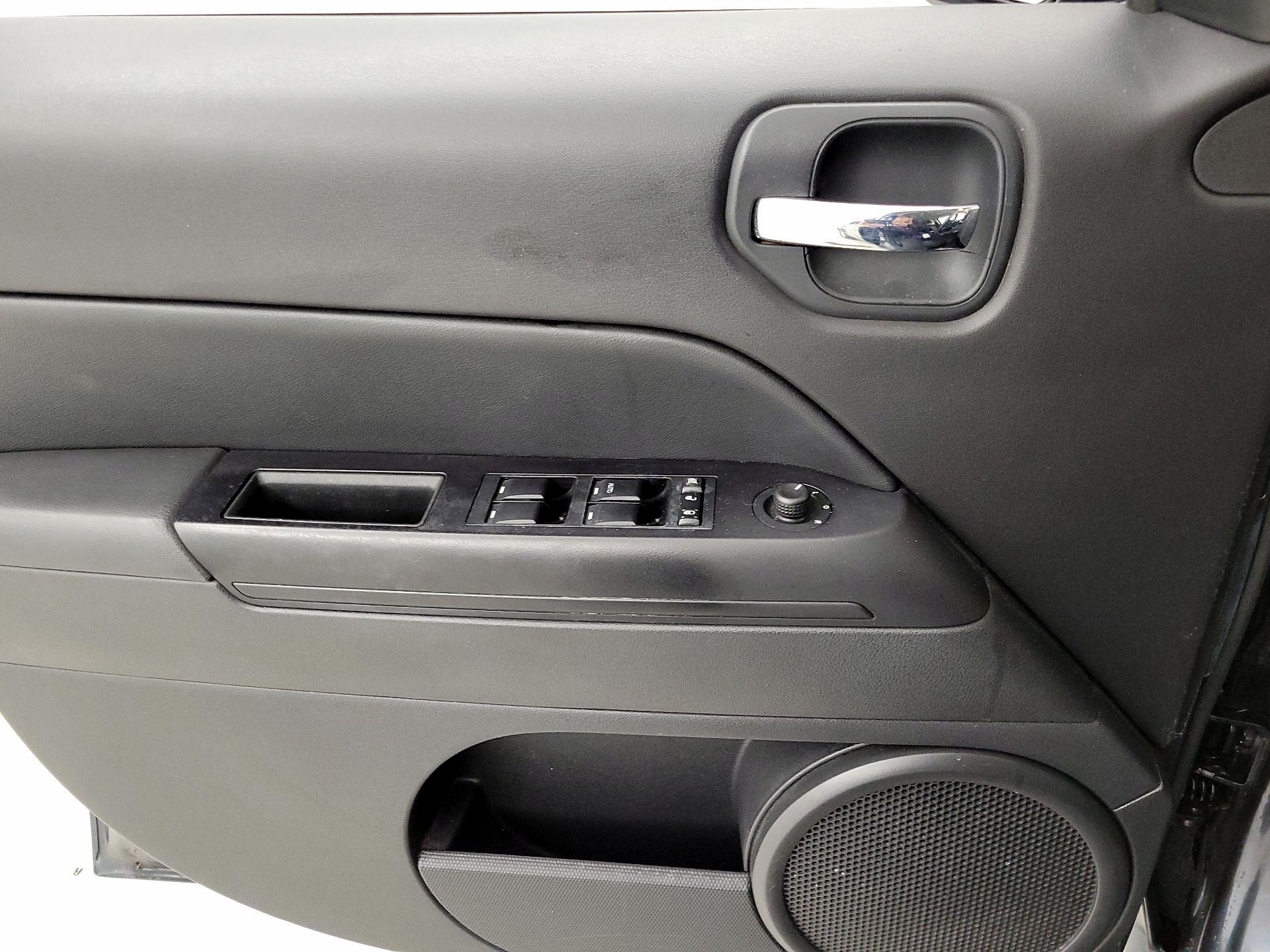 Thumbnail: 2015 Jeep Patriot - 12