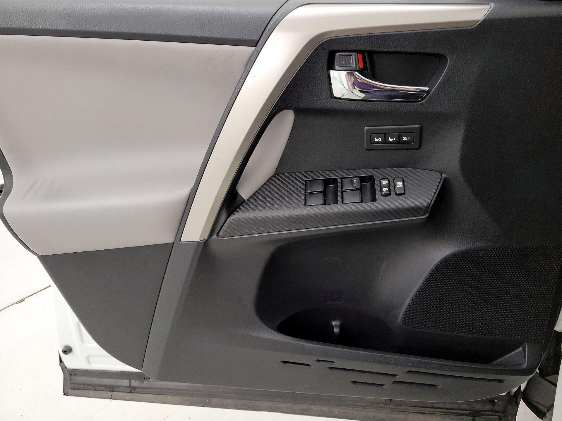Thumbnail: 2015 Toyota RAV4 - 12