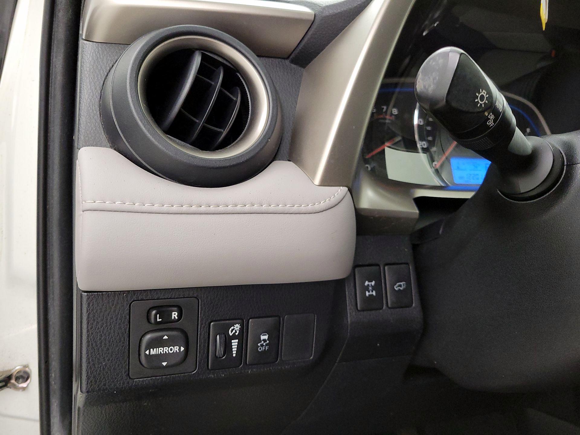 Thumbnail: 2015 Toyota RAV4 - 13