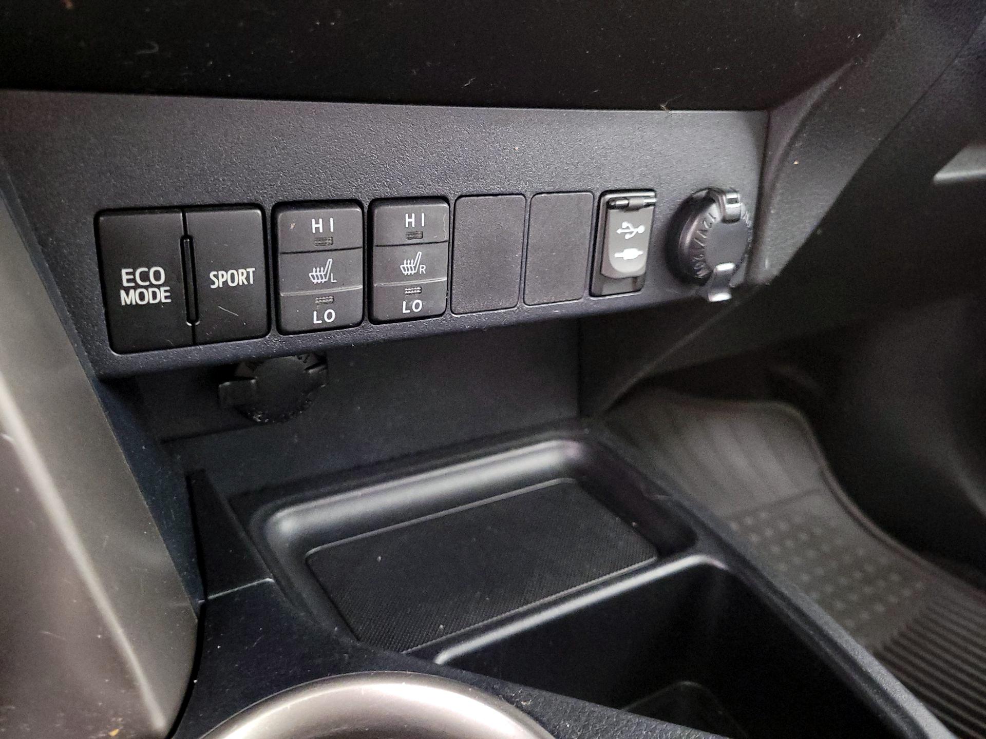 Thumbnail: 2015 Toyota RAV4 - 19