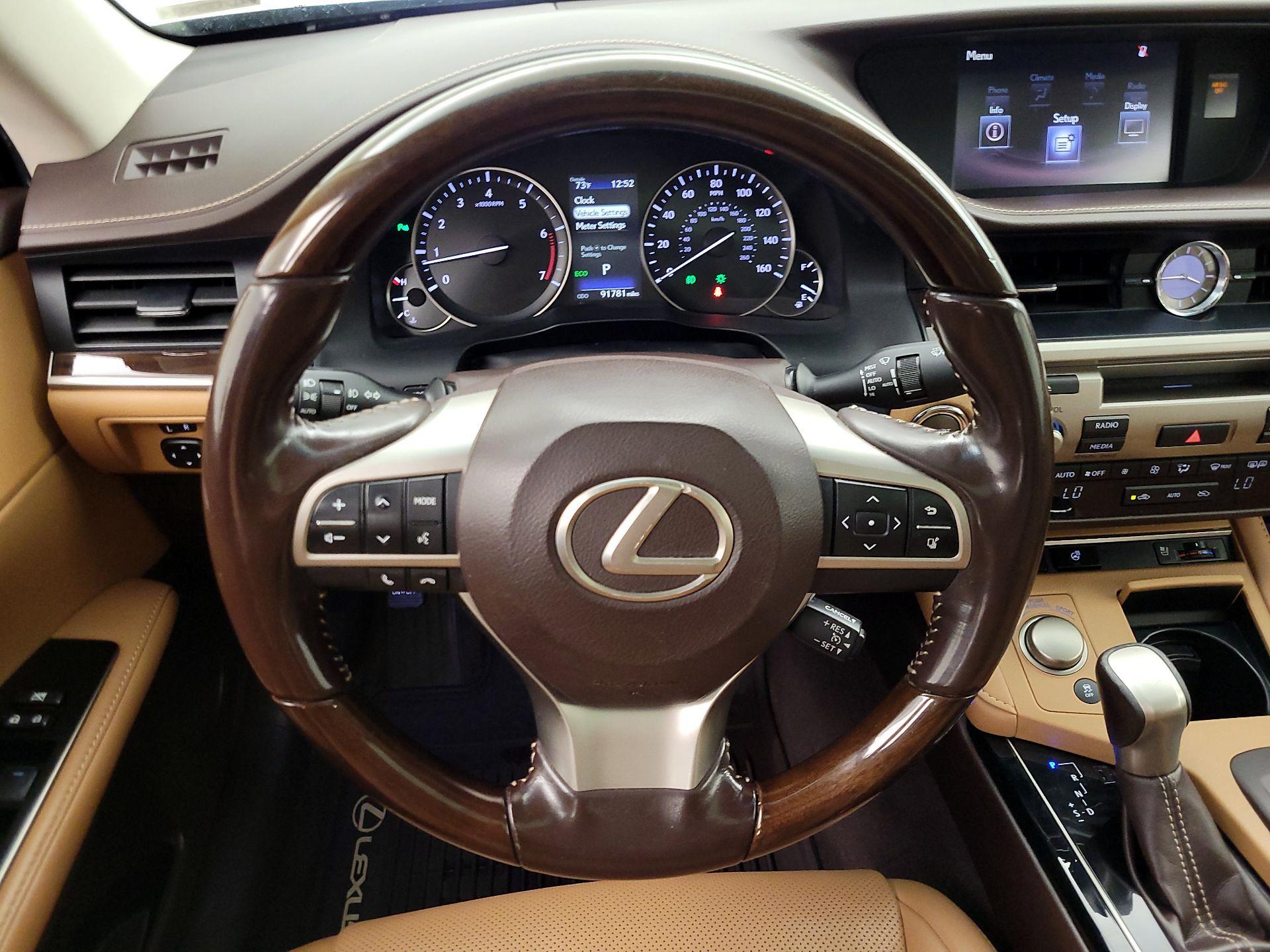 Thumbnail: 2016 Lexus ES - 10
