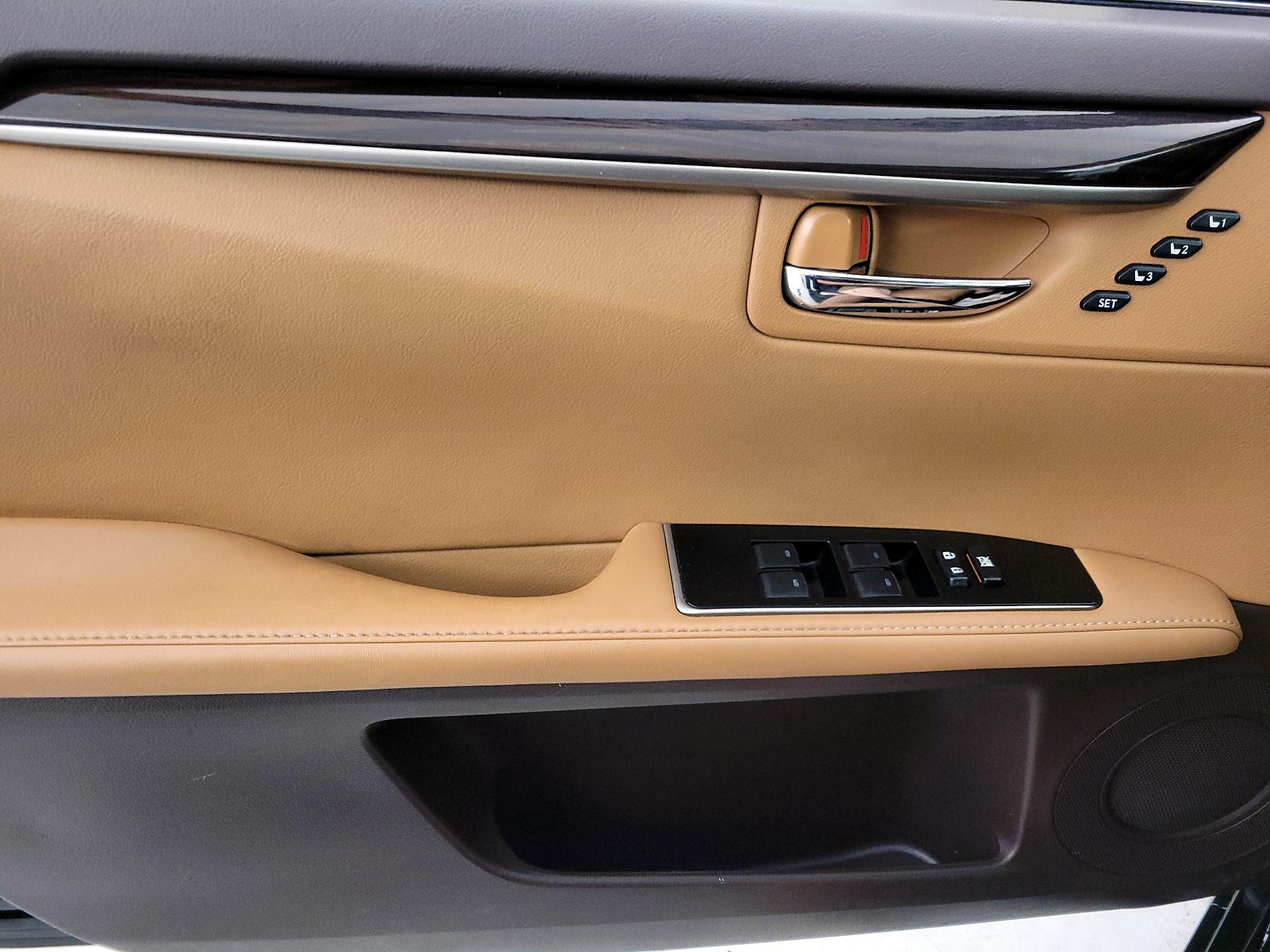 Thumbnail: 2016 Lexus ES - 12