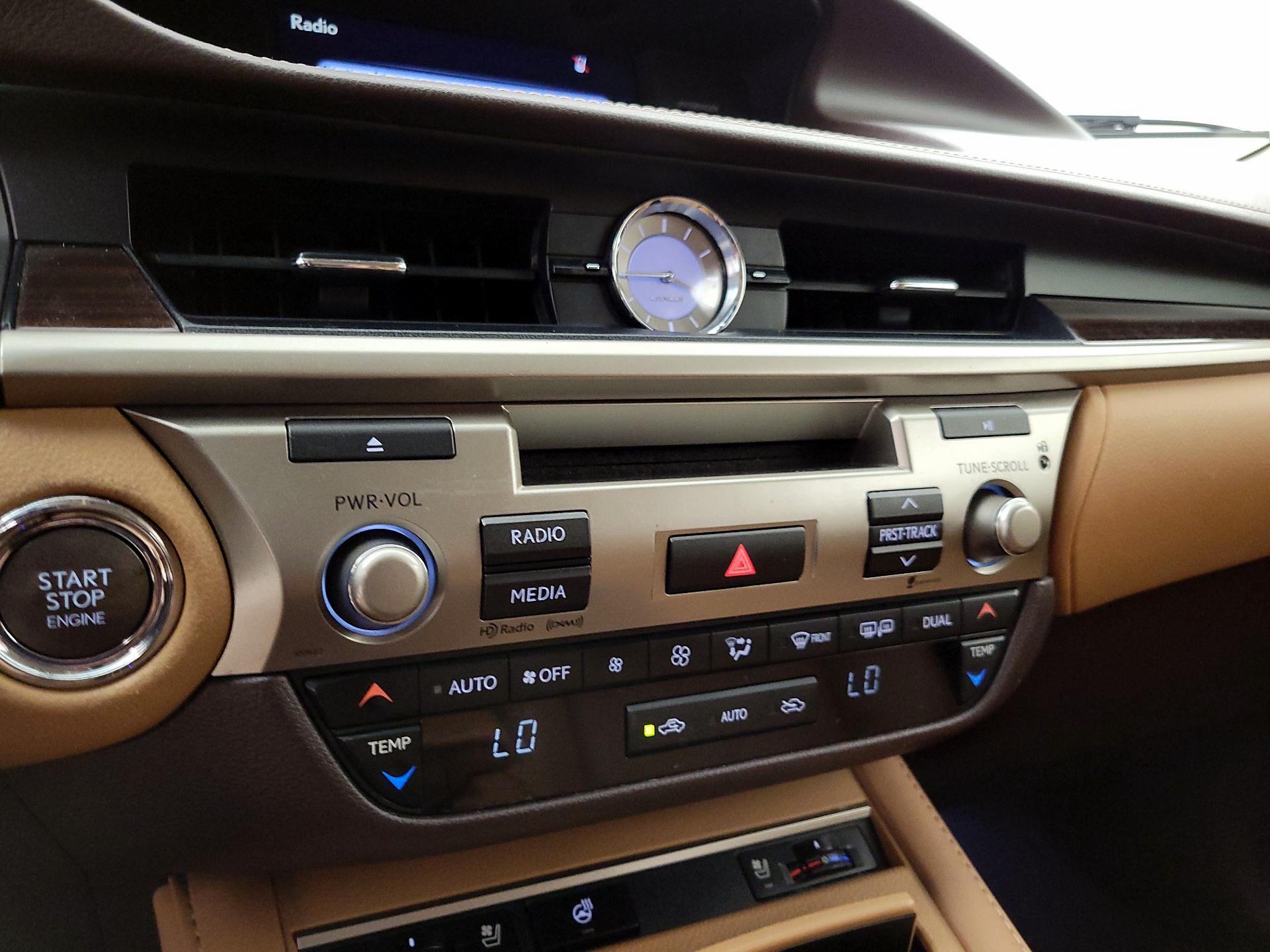 Thumbnail: 2016 Lexus ES - 16