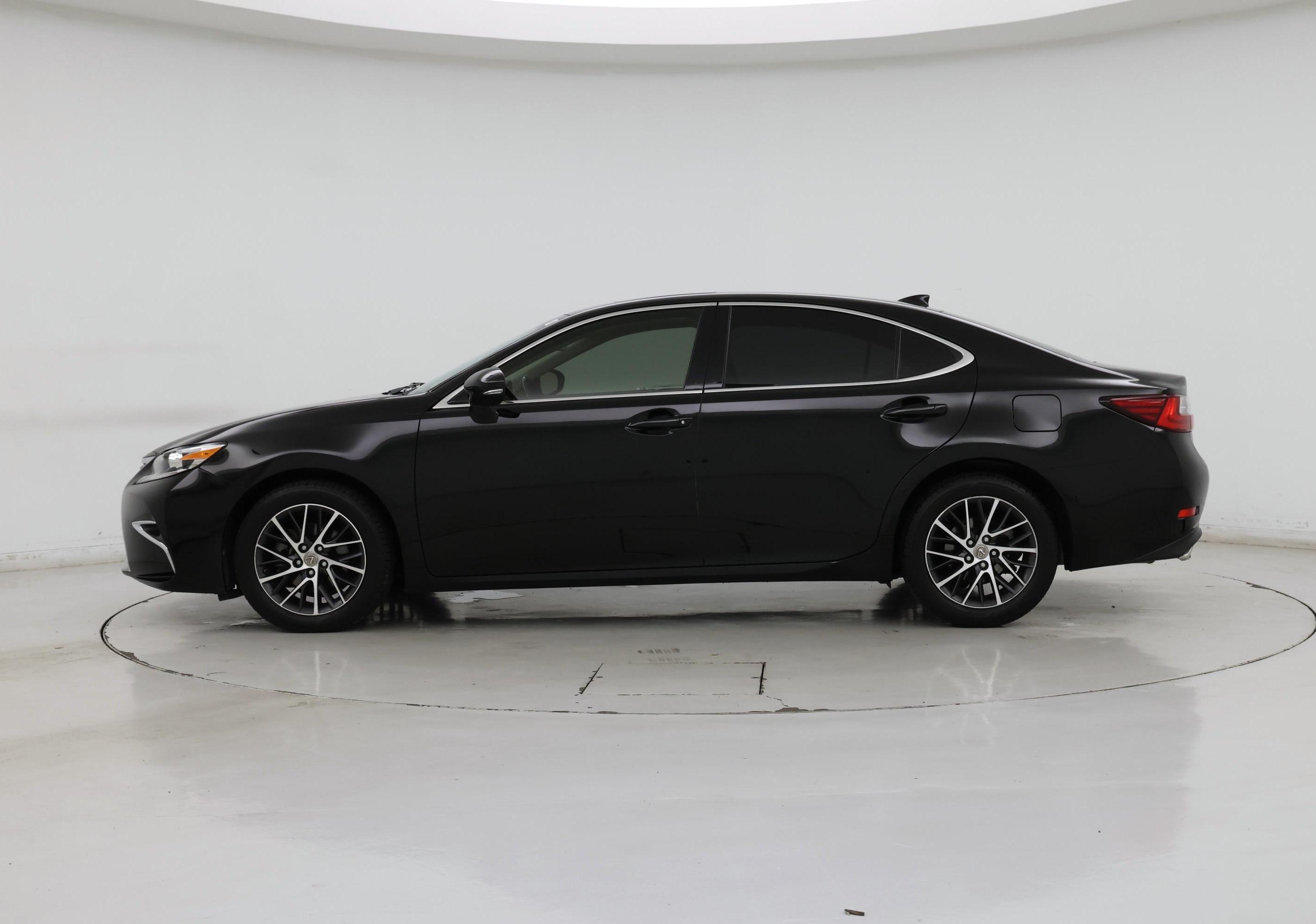 Thumbnail: 2016 Lexus ES - 3