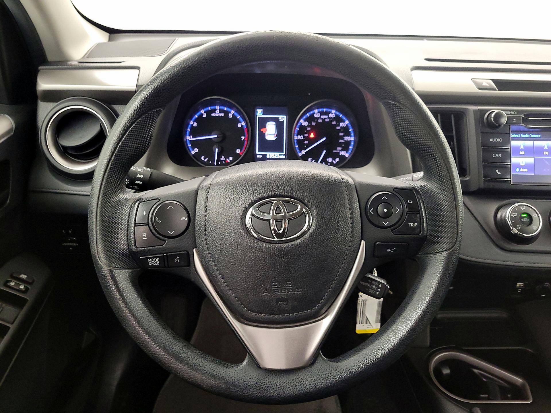 Thumbnail: 2018 Toyota RAV4 - 10