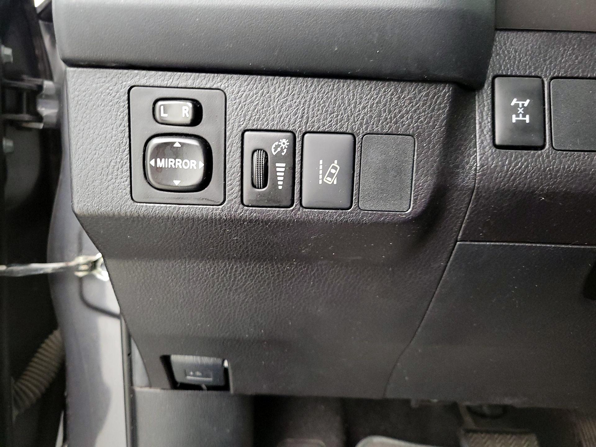 Thumbnail: 2018 Toyota RAV4 - 13