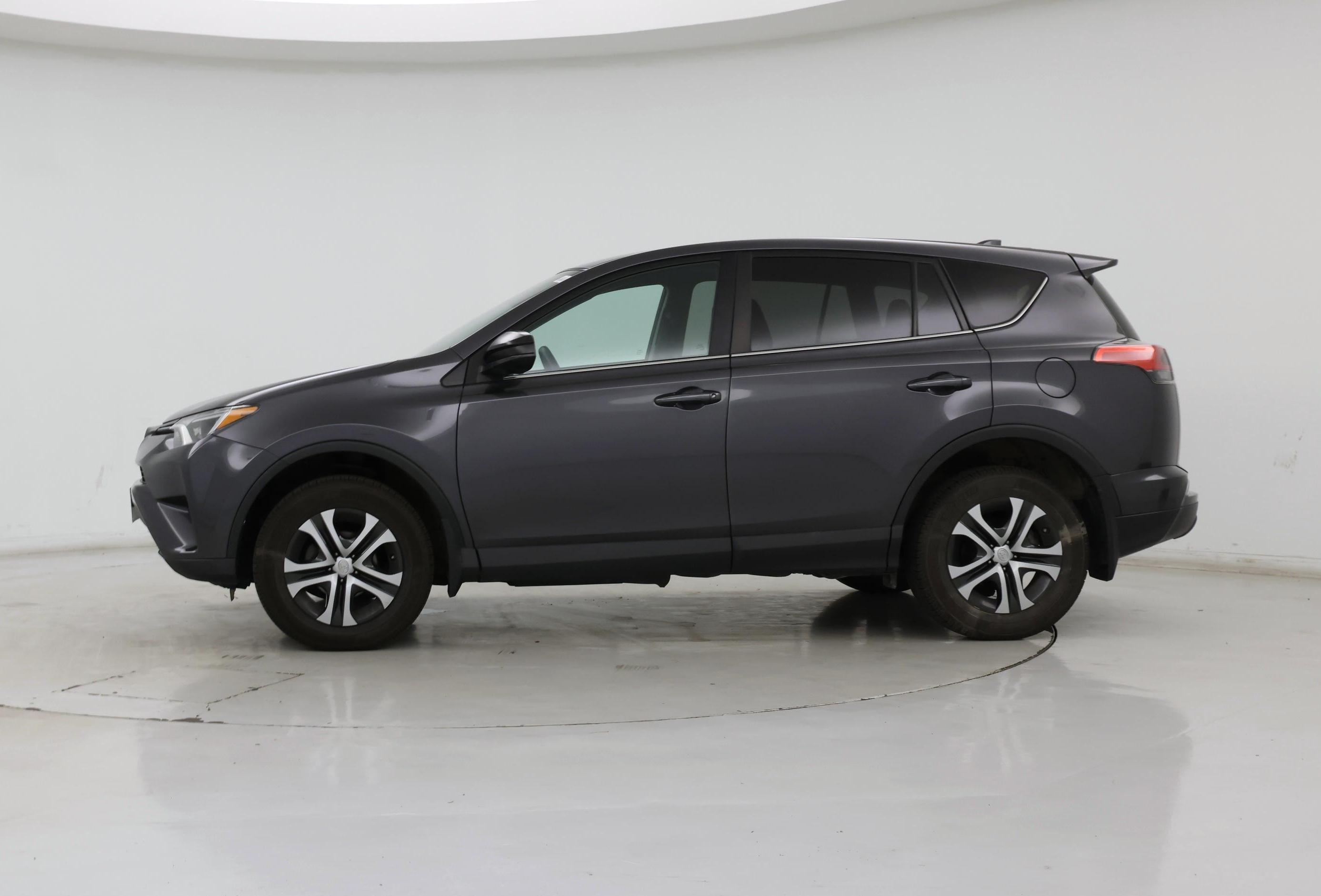 Thumbnail: 2018 Toyota RAV4 - 3