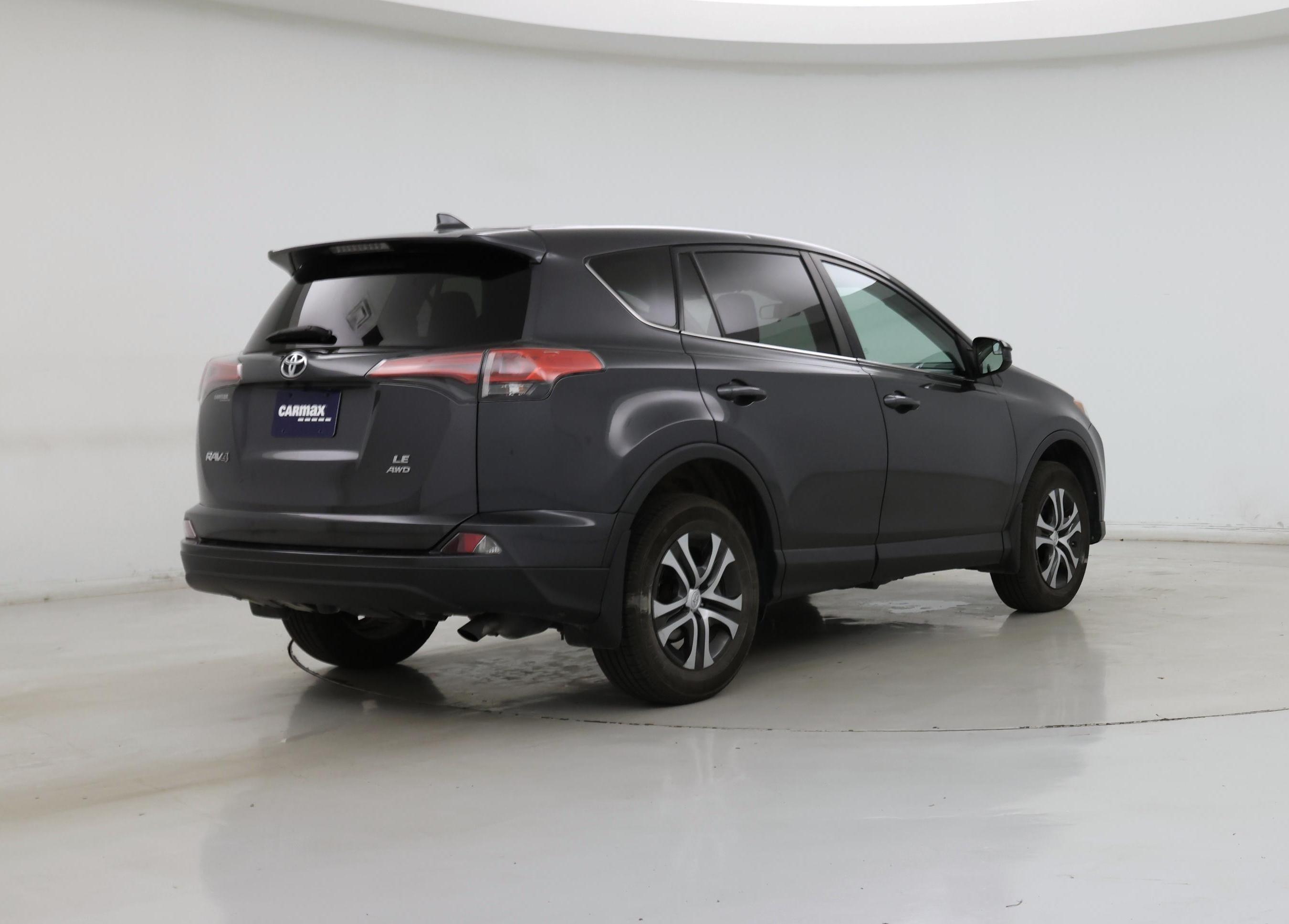 Thumbnail: 2018 Toyota RAV4 - 8