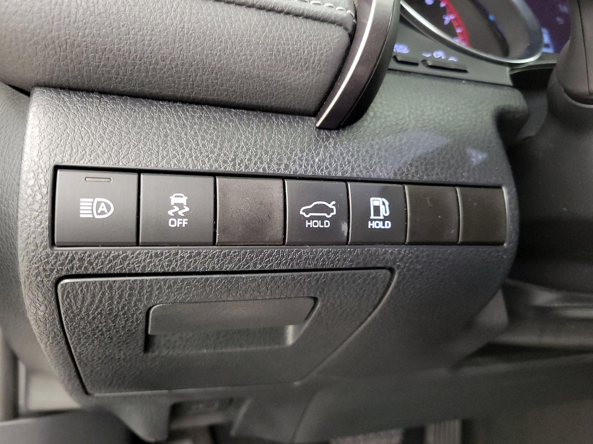 Thumbnail: 2019 Toyota Camry - 13