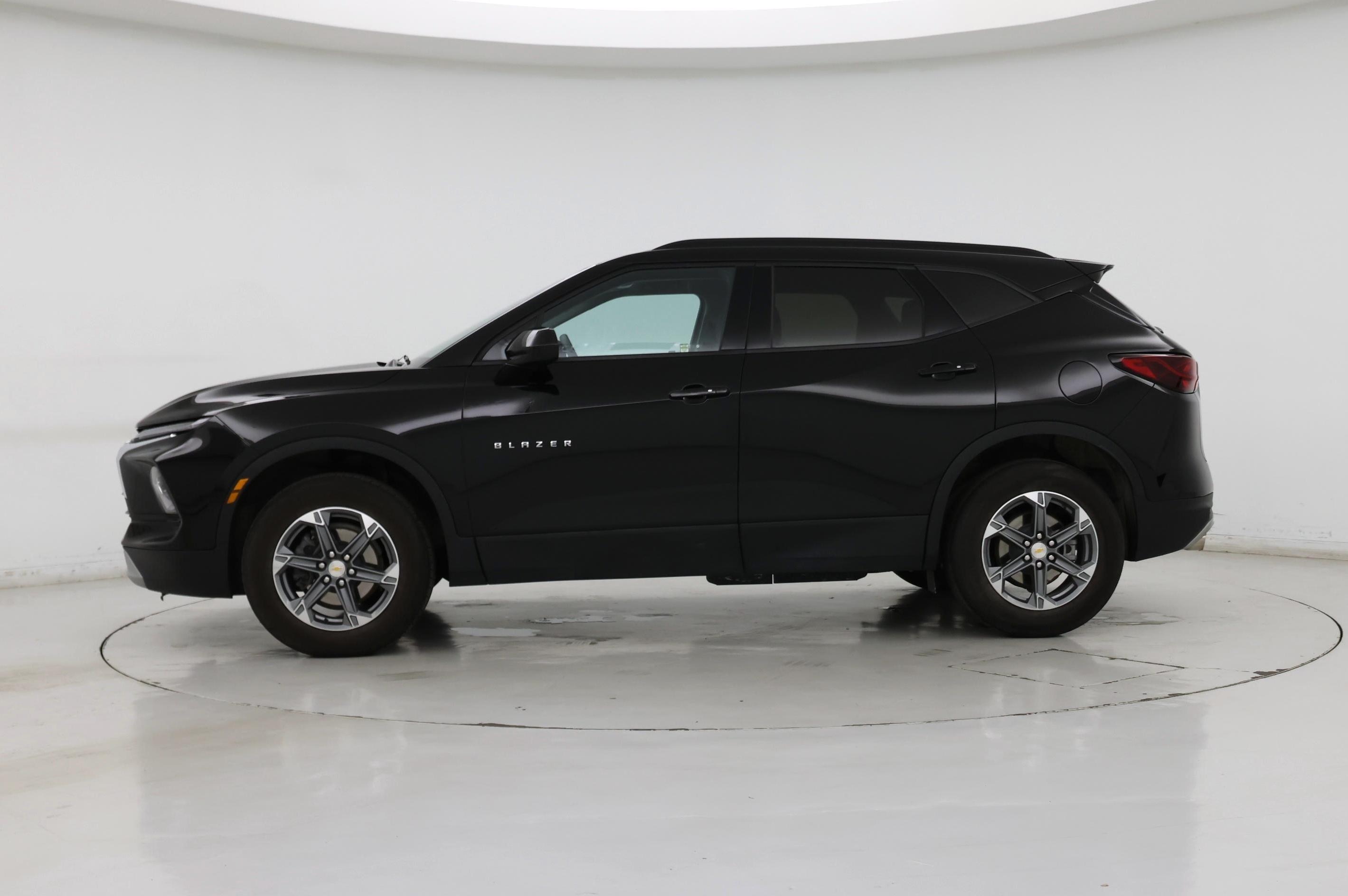 Thumbnail: 2023 Chevrolet Blazer - 3