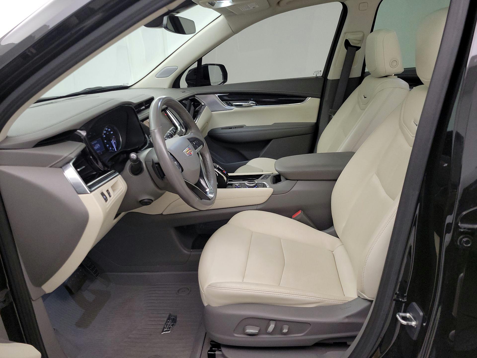 Thumbnail: 2023 Cadillac XT6 - 11