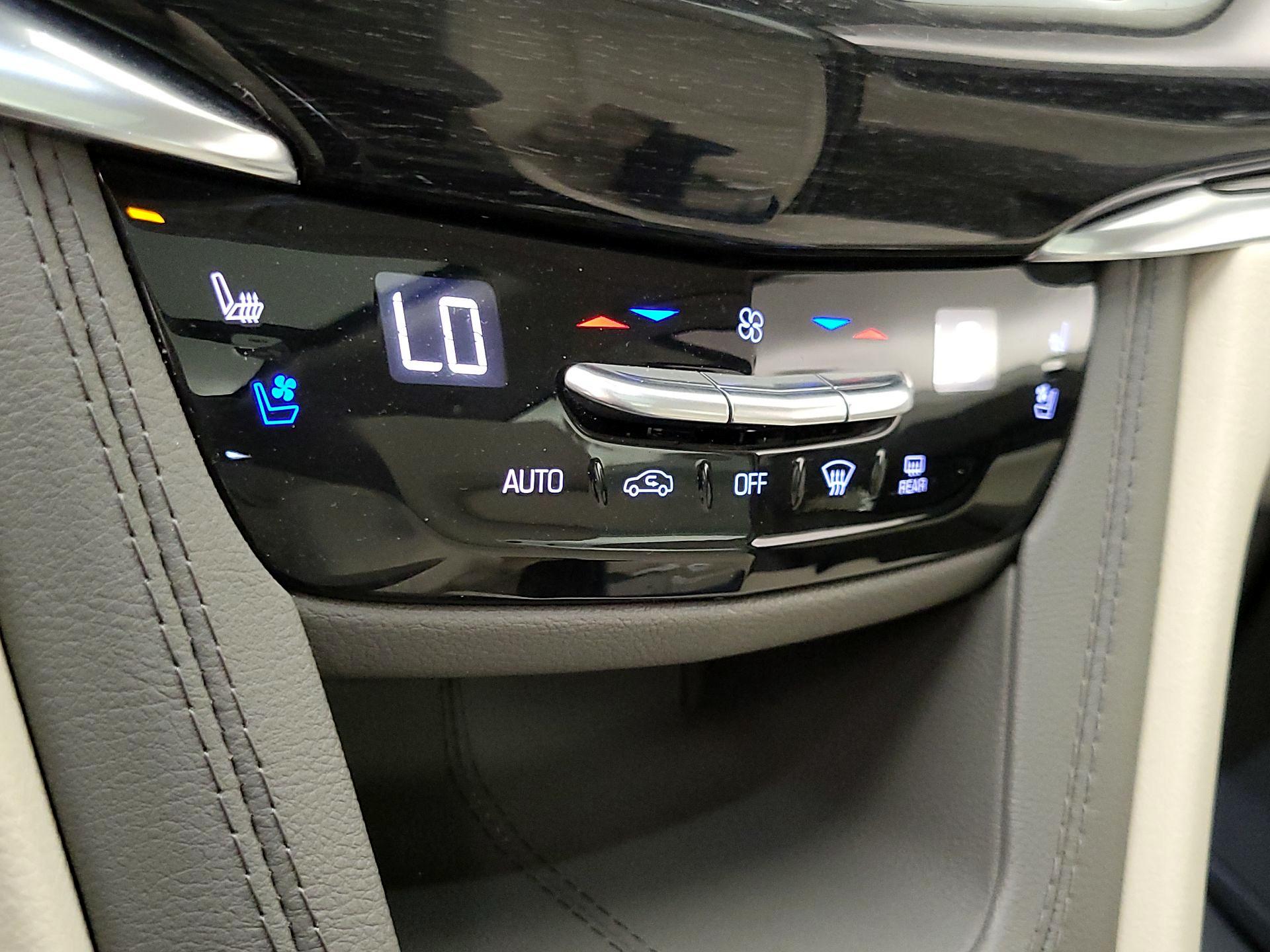 Thumbnail: 2023 Cadillac XT6 - 17