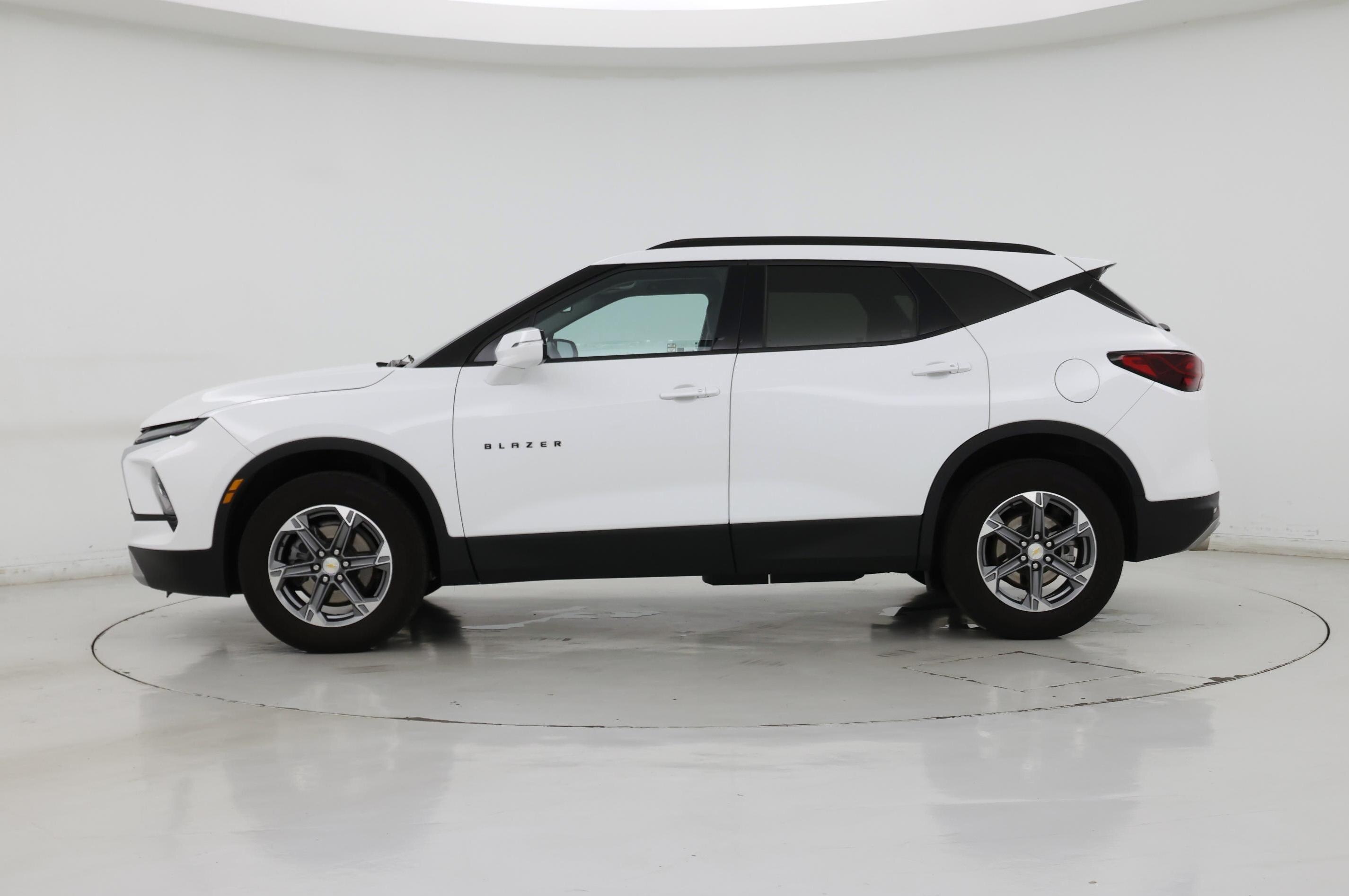 Thumbnail: 2023 Chevrolet Blazer - 3