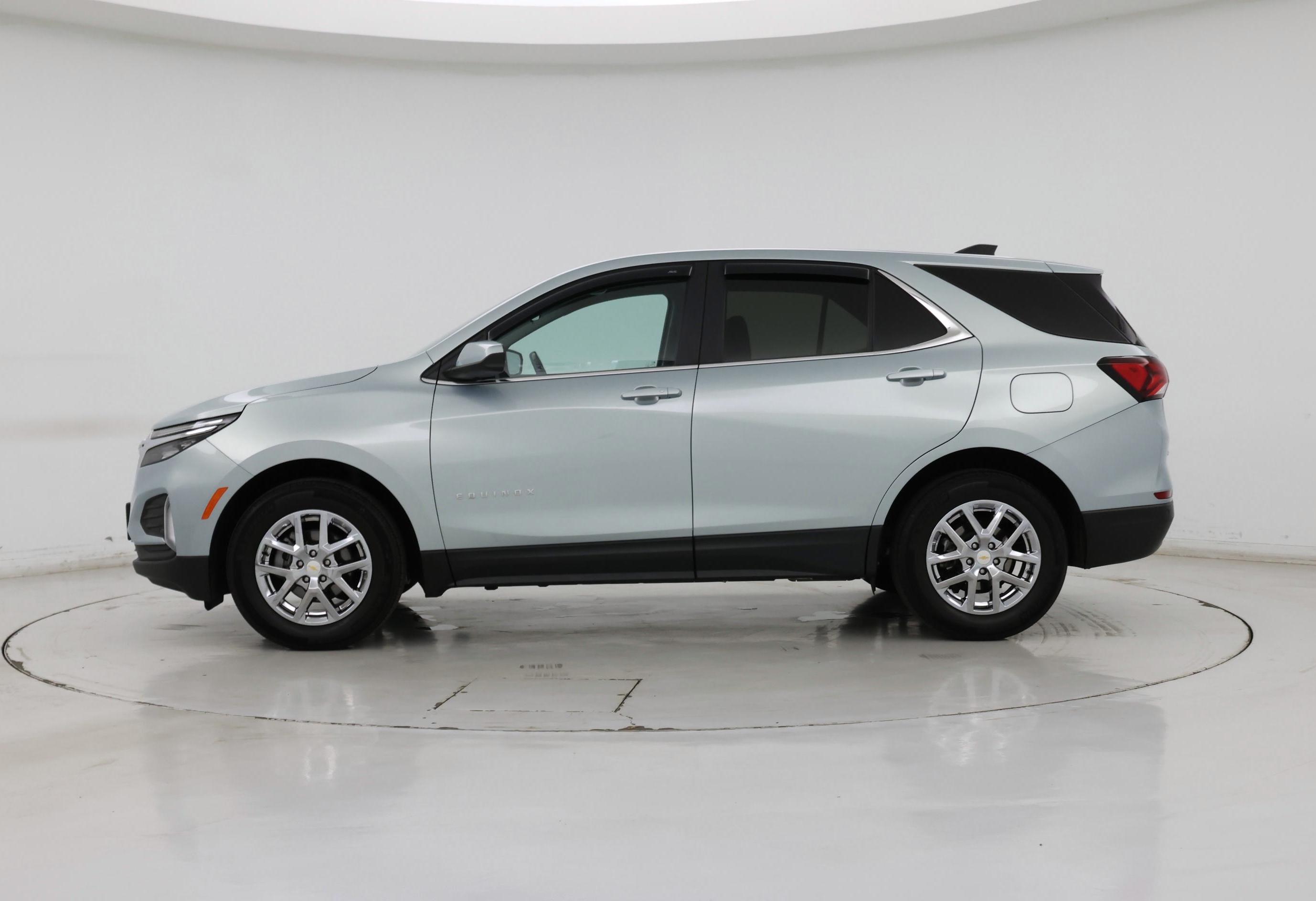 Thumbnail: 2022 Chevrolet Equinox - 3