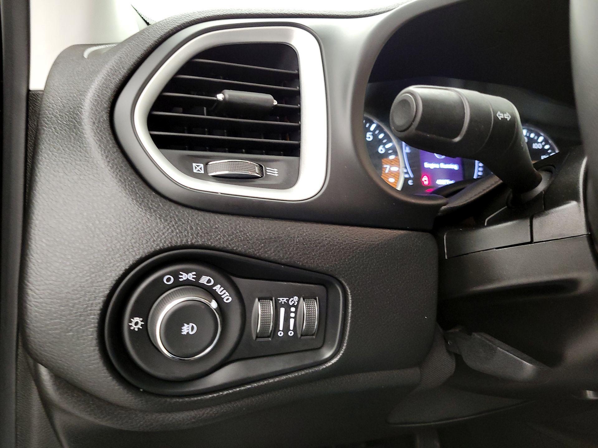 Thumbnail: 2020 Jeep Renegade - 13