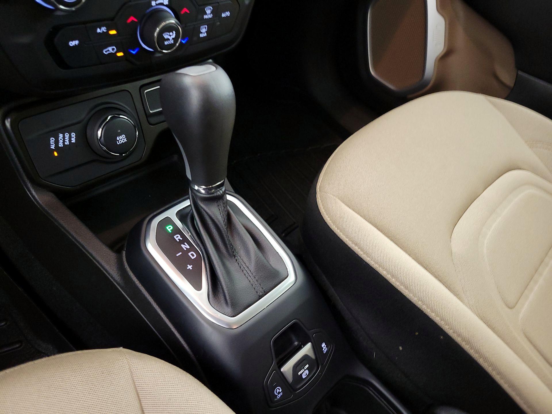 Thumbnail: 2020 Jeep Renegade - 17