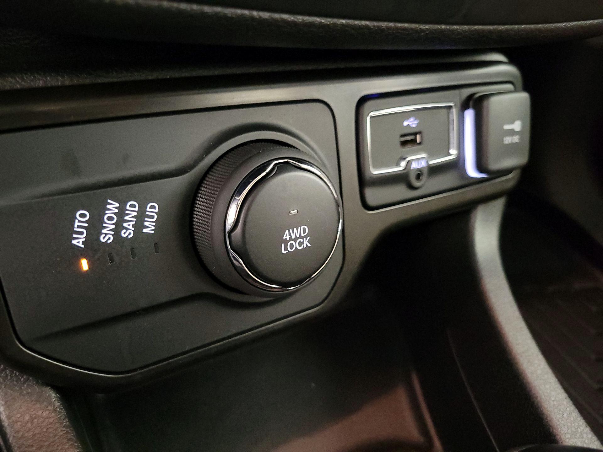 Thumbnail: 2020 Jeep Renegade - 18
