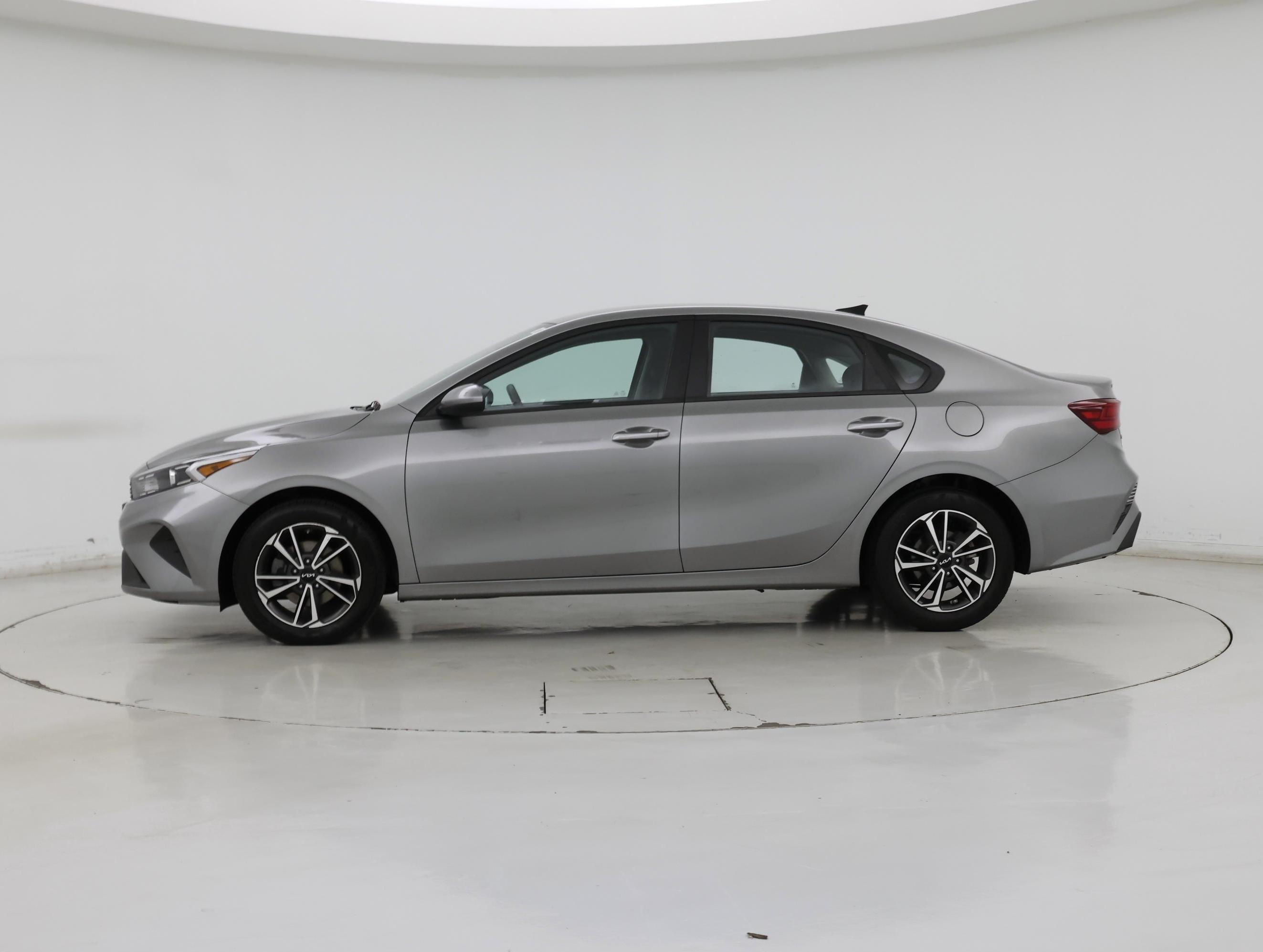 Thumbnail: 2022 Kia Forte - 3