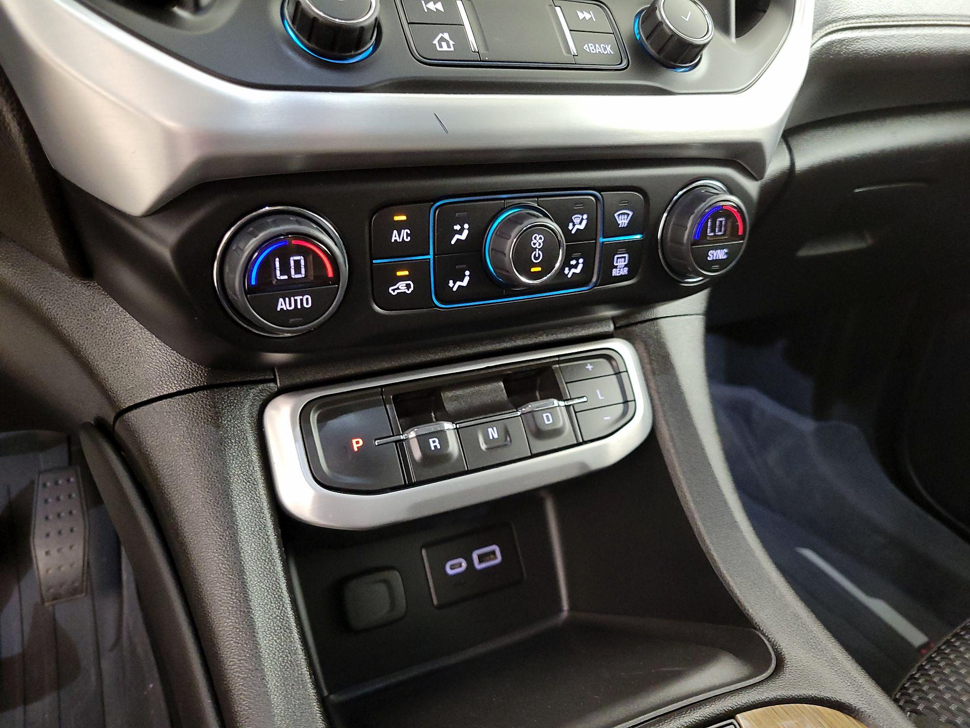 Thumbnail: 2022 GMC Acadia - 16