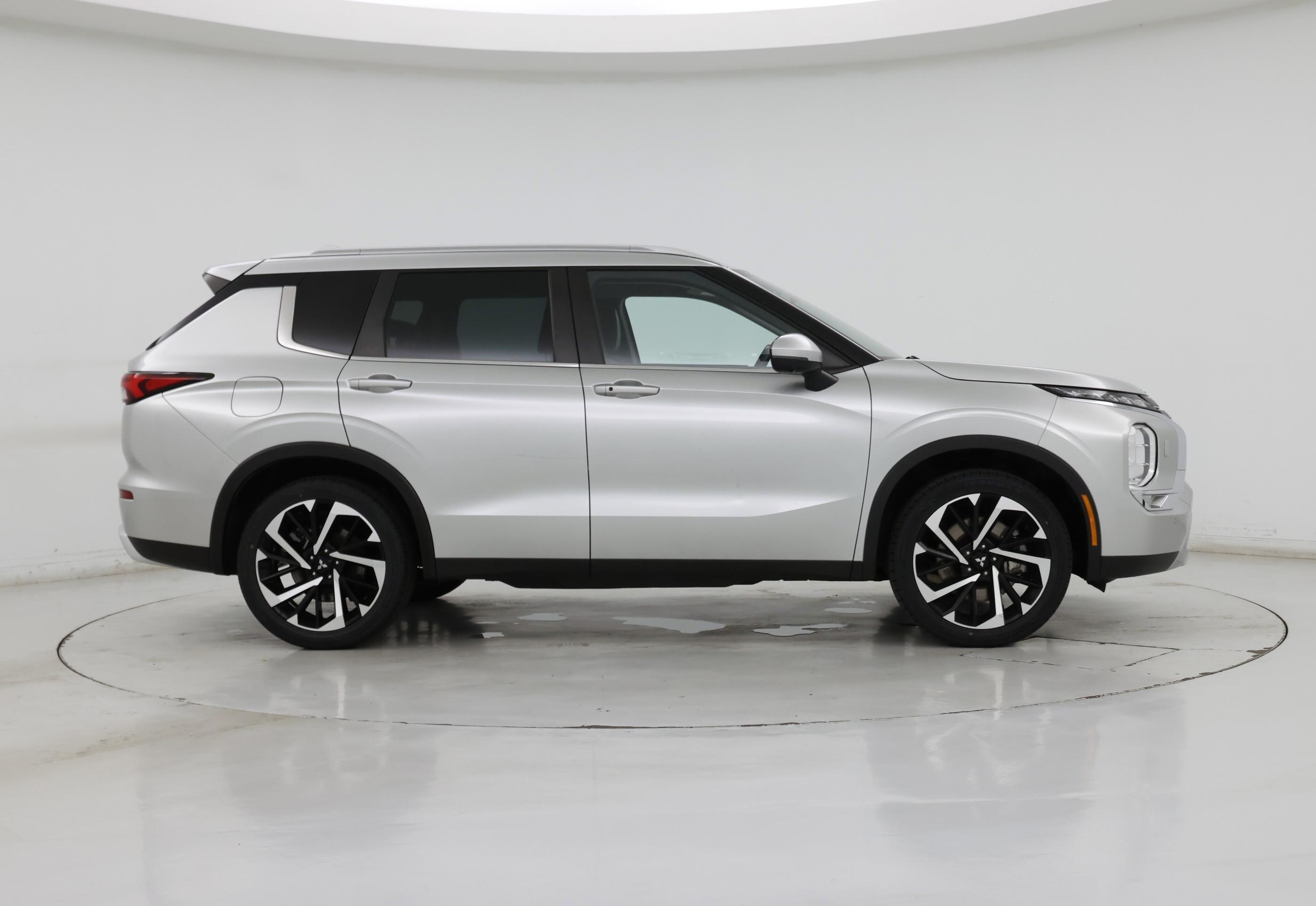 Thumbnail: 2022 Mitsubishi Outlander - 7