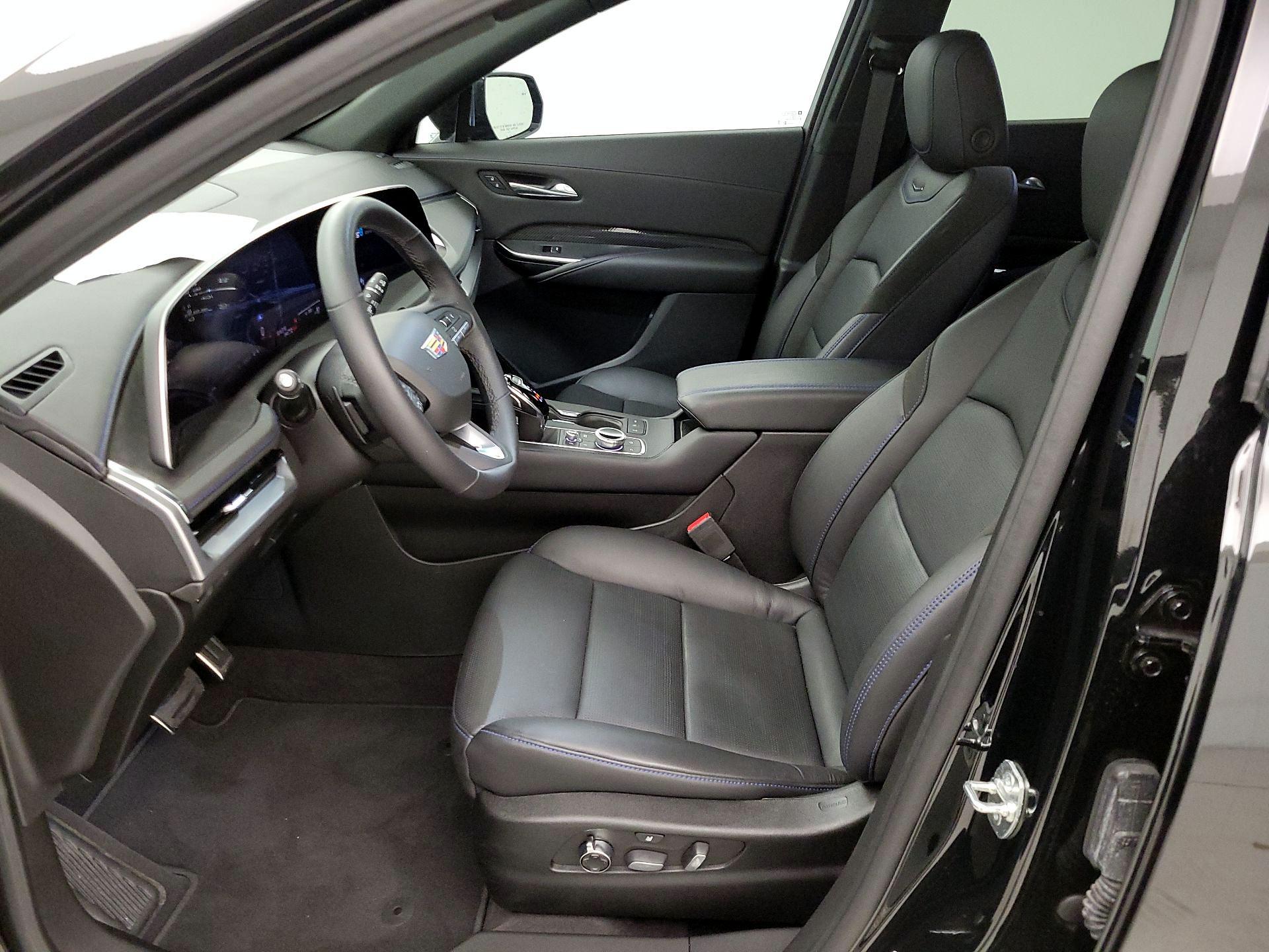 Thumbnail: 2024 Cadillac XT4 - 11