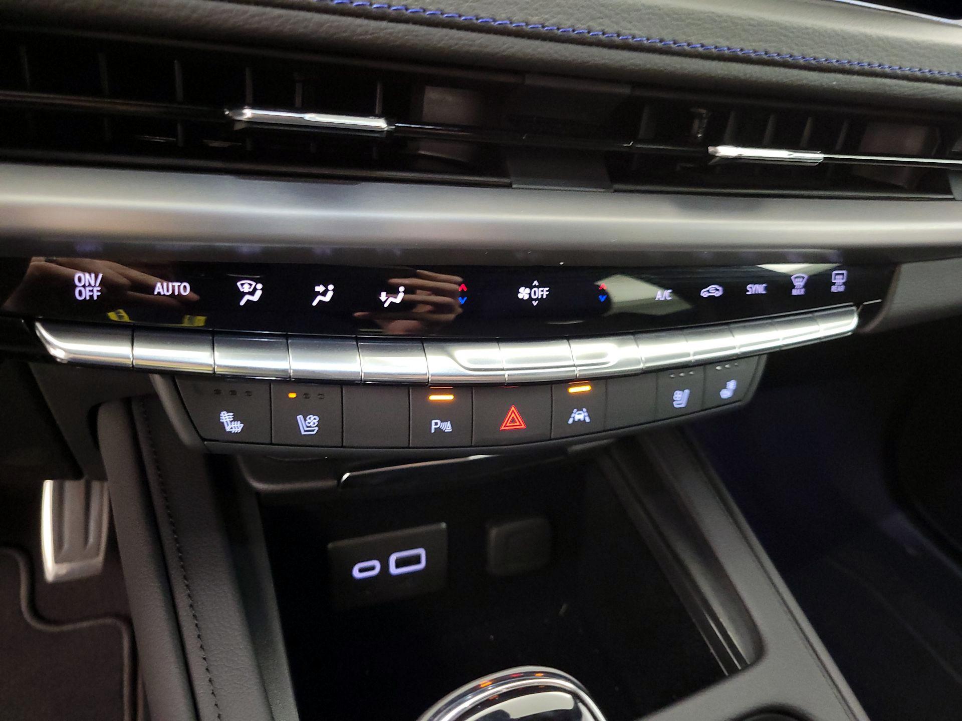 Thumbnail: 2024 Cadillac XT4 - 17