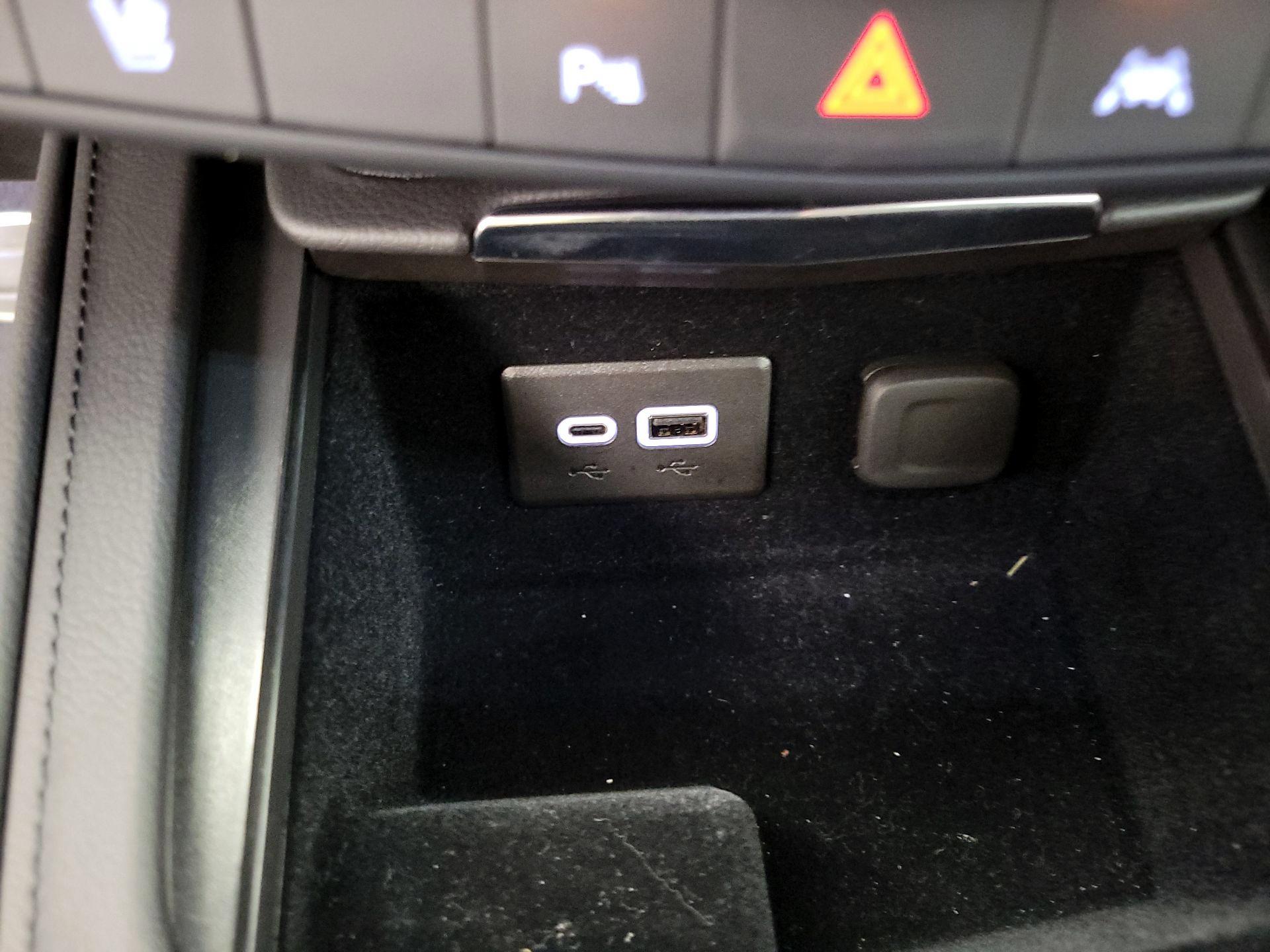 Thumbnail: 2024 Cadillac XT4 - 19