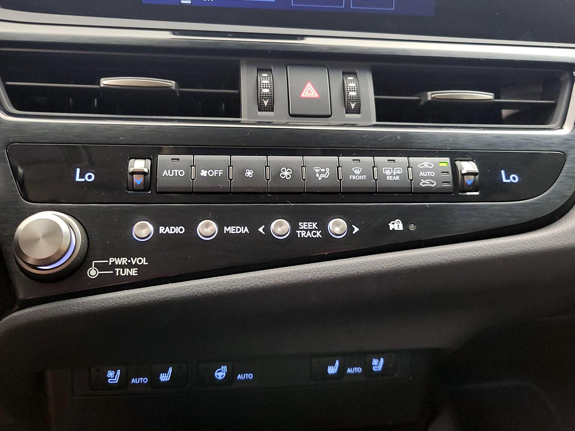 Thumbnail: 2023 Lexus ES - 16