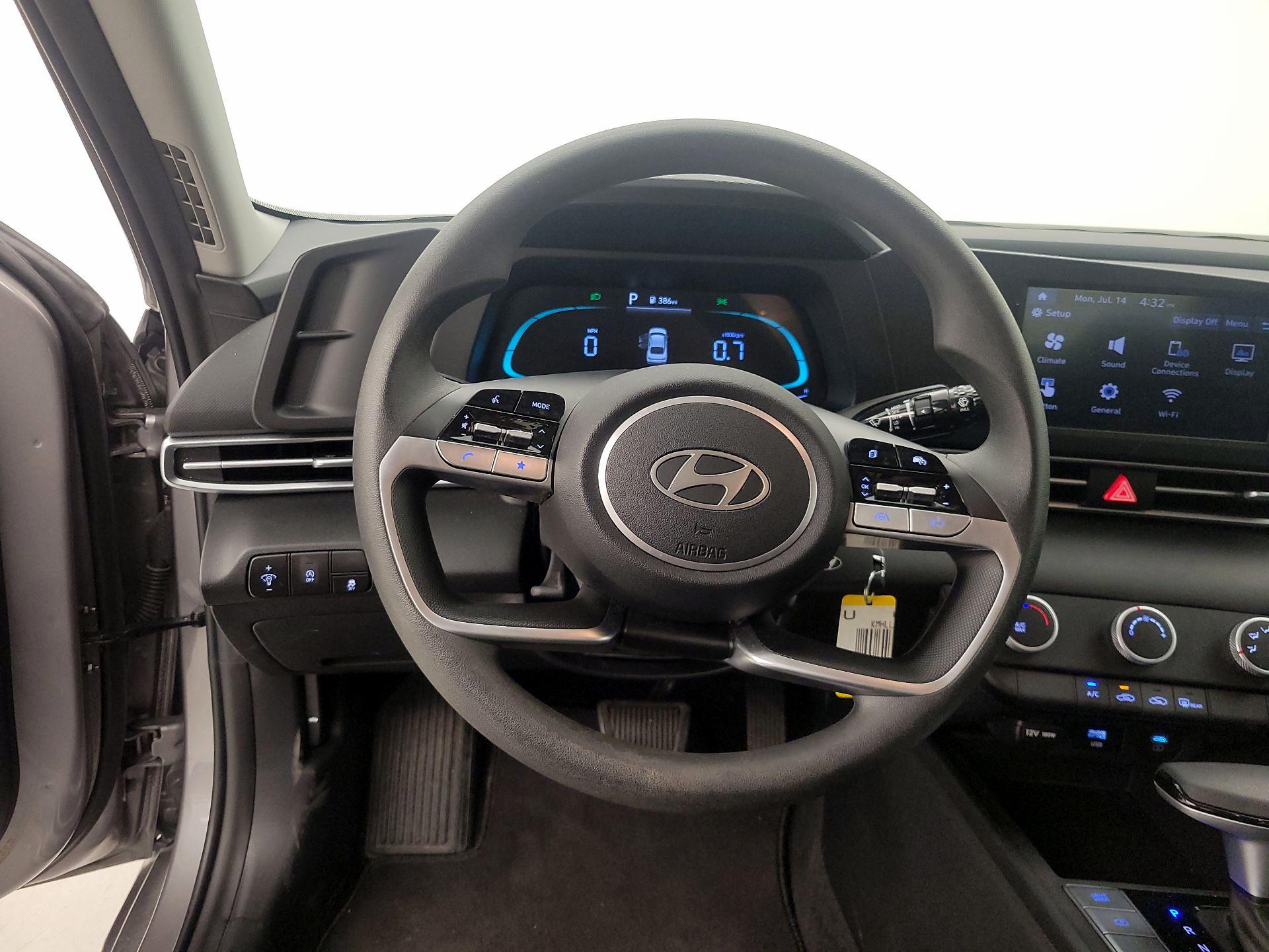 Thumbnail: 2024 Hyundai Elantra - 10