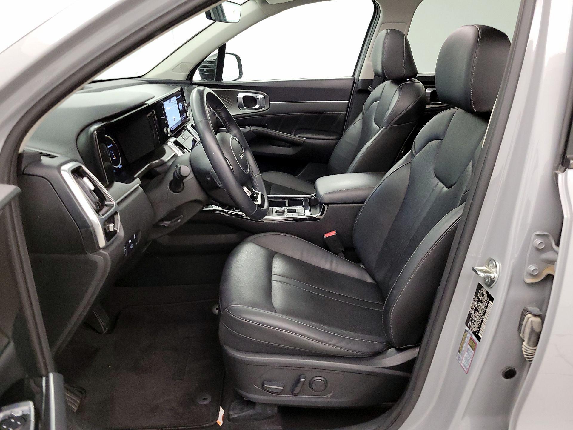 Thumbnail: 2023 Kia Sorento - 11