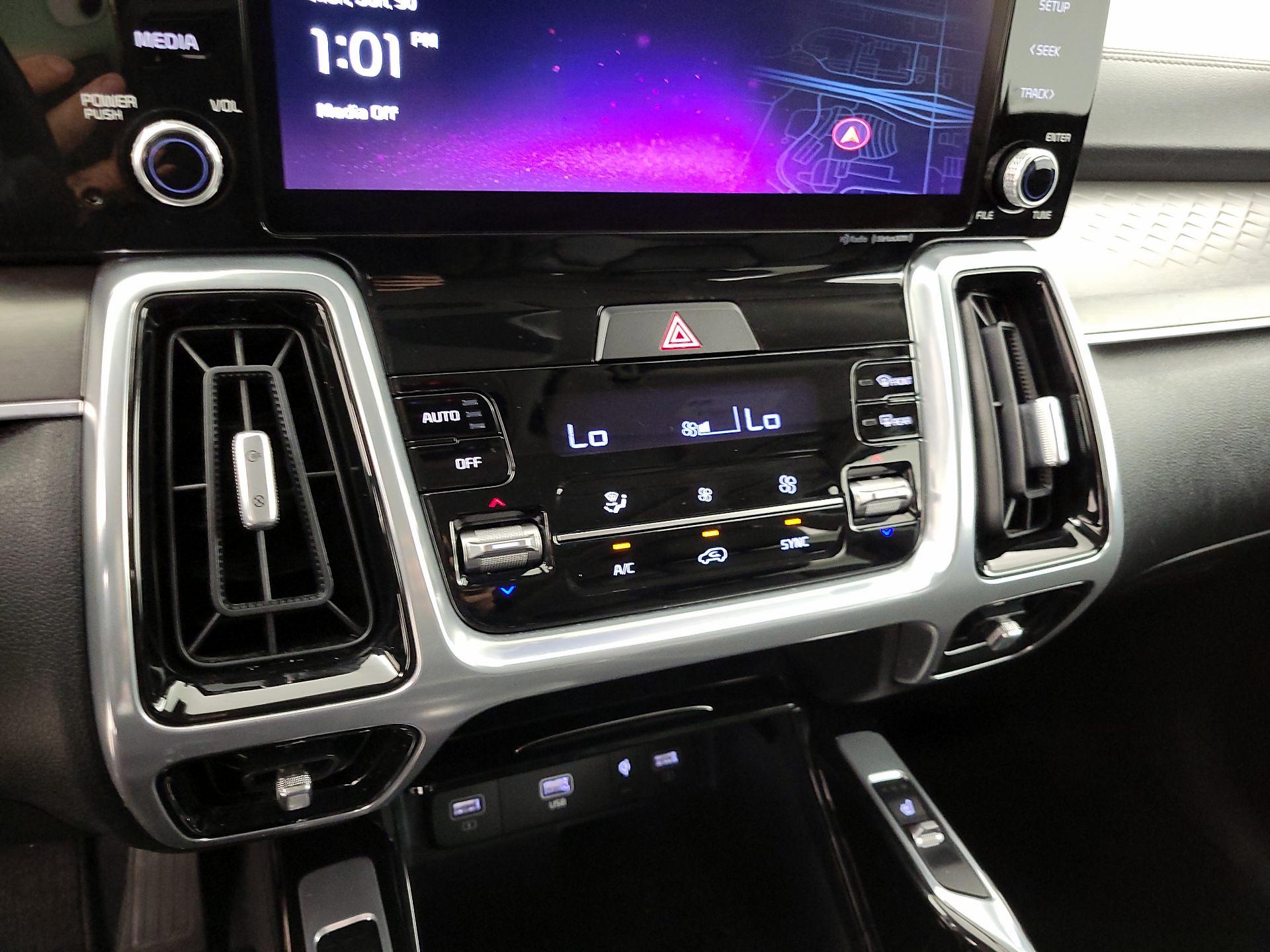 Thumbnail: 2023 Kia Sorento - 17