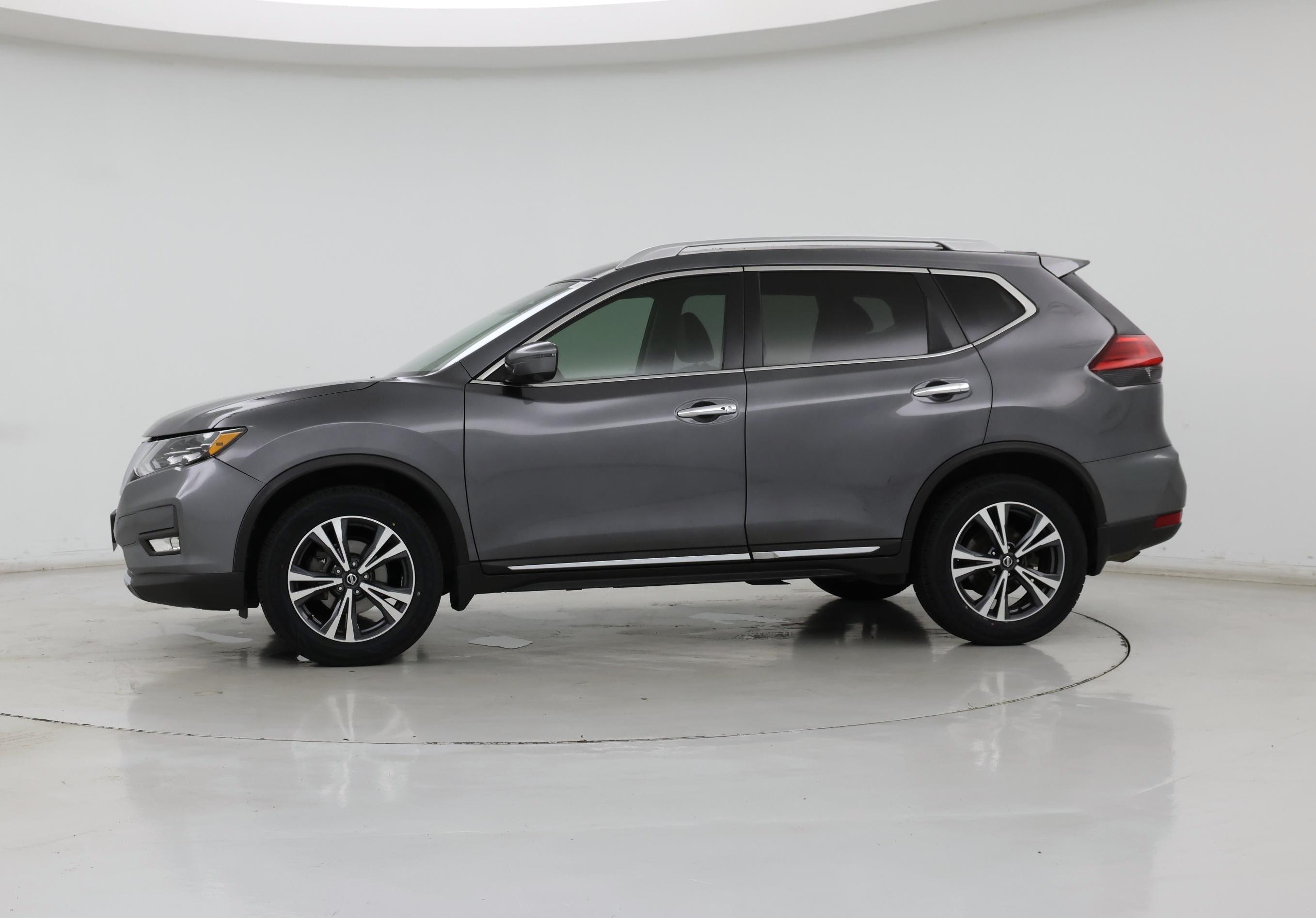 Thumbnail: 2017 Nissan Rogue - 3
